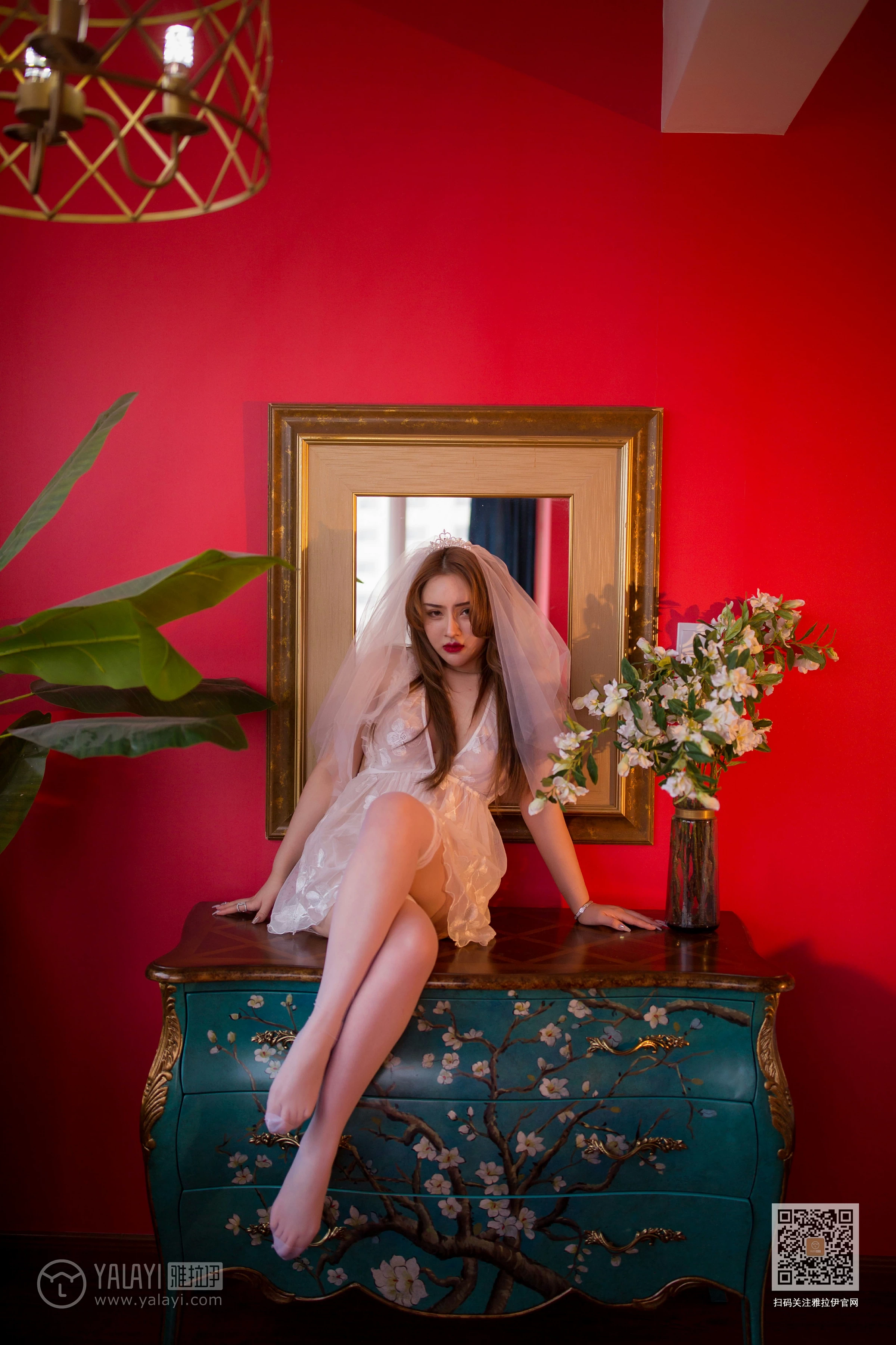 [YALAYI雅拉伊]Vol.555 专属新娘 芸夕 透视情趣婚纱加白色丝袜美腿玉足性感私房写真集第11张
