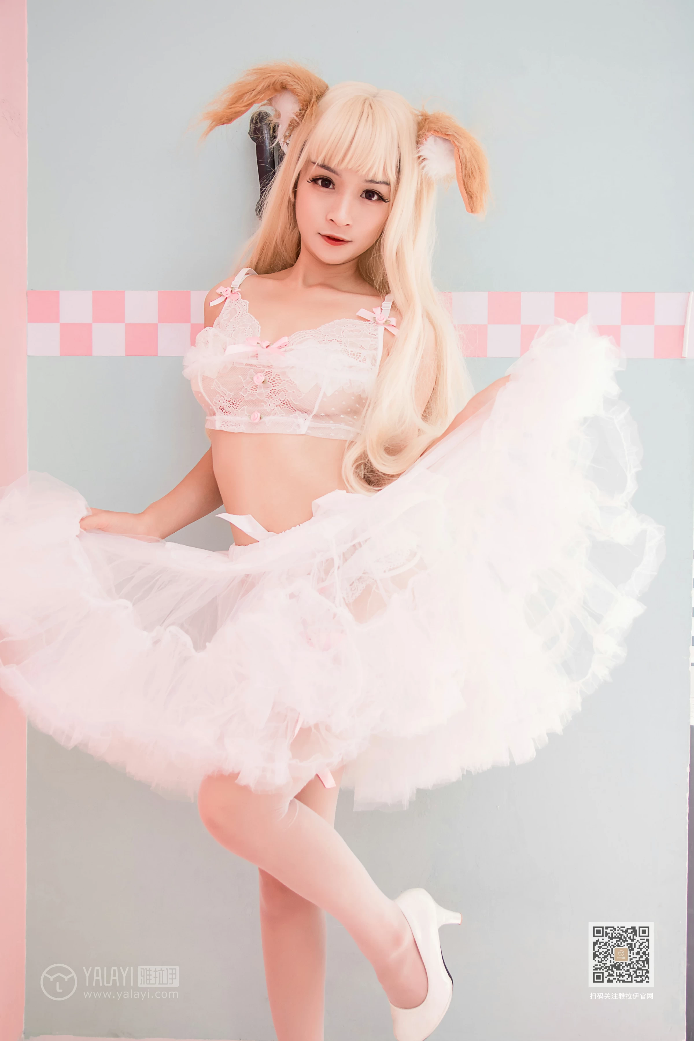 [YALAYI雅拉伊]Vol.562 二代妖精 艾丽 粉色透视情趣内衣加粉色丝袜美腿性感私房写真集第2张