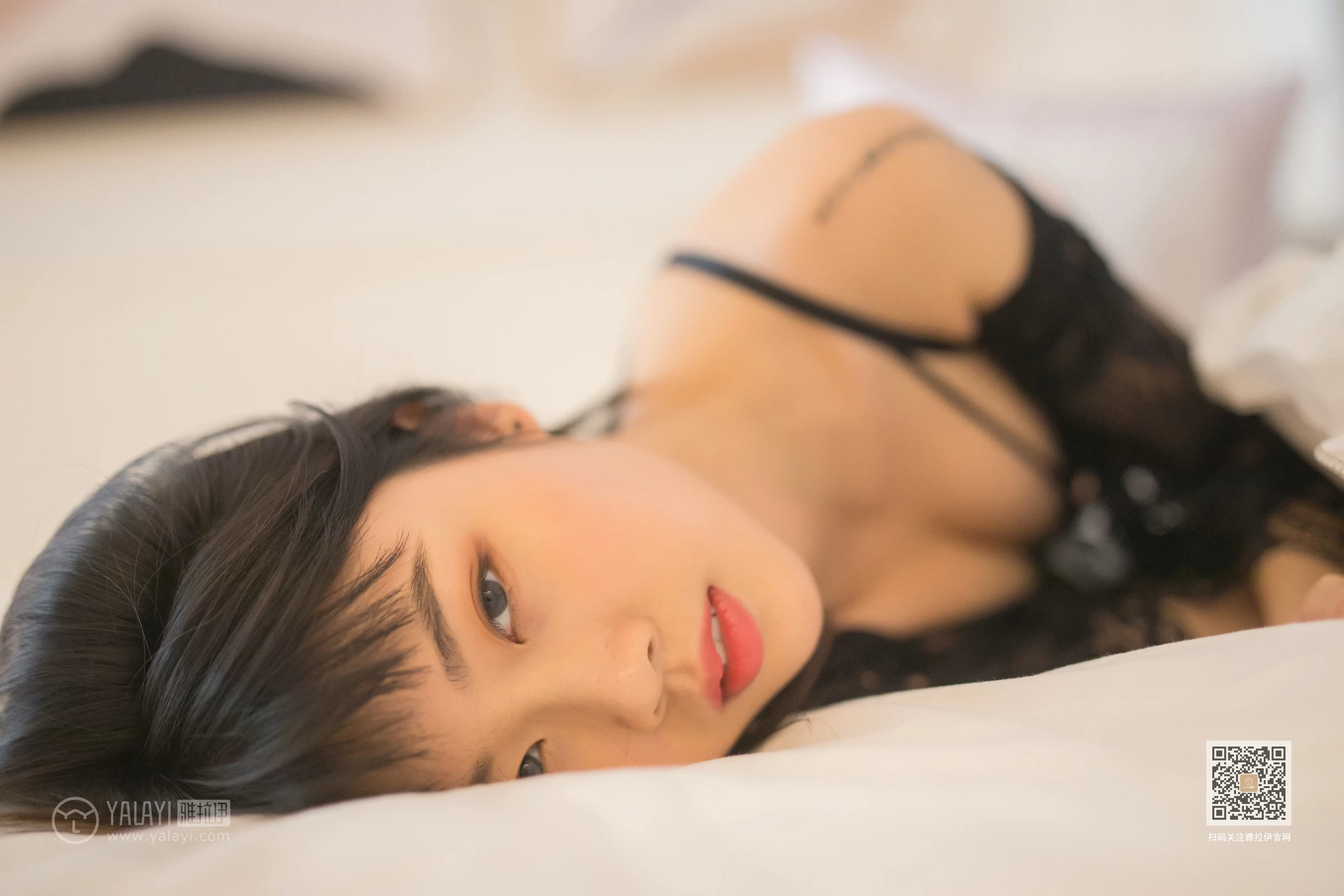 [YALAYI雅拉伊]Vol.575 剥开我的心 粉粉 黑色蕾丝内衣居家性感私房写真集第4张