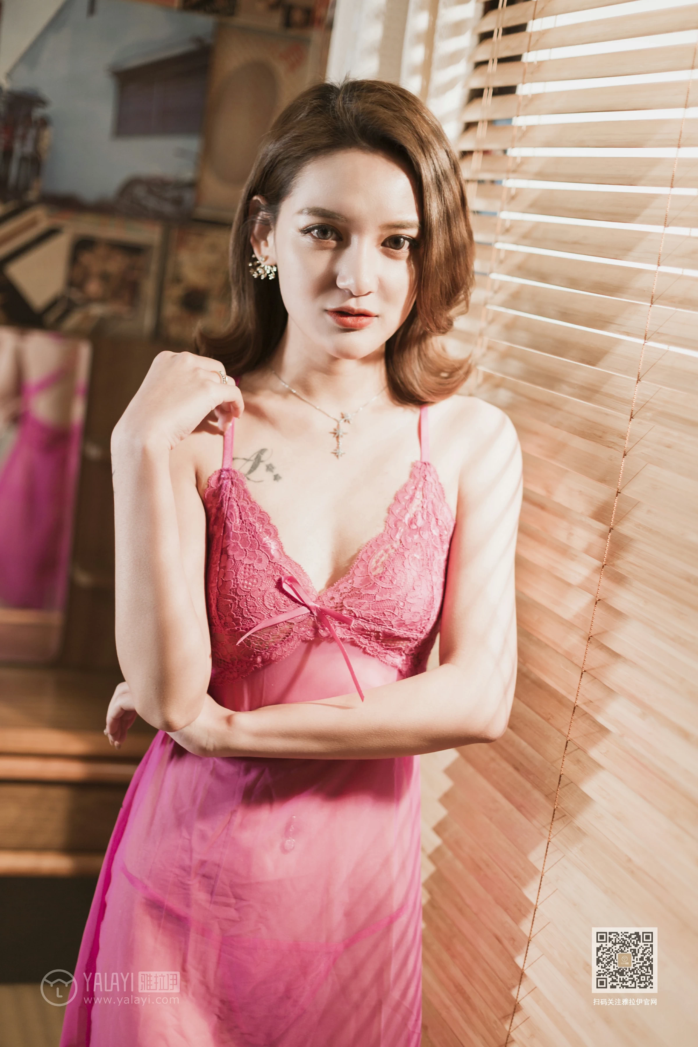 [YALAYI雅拉伊]Vol.577 粉玫瑰 刘子炀 红色透视情趣内衣性感私房写真集第5张
