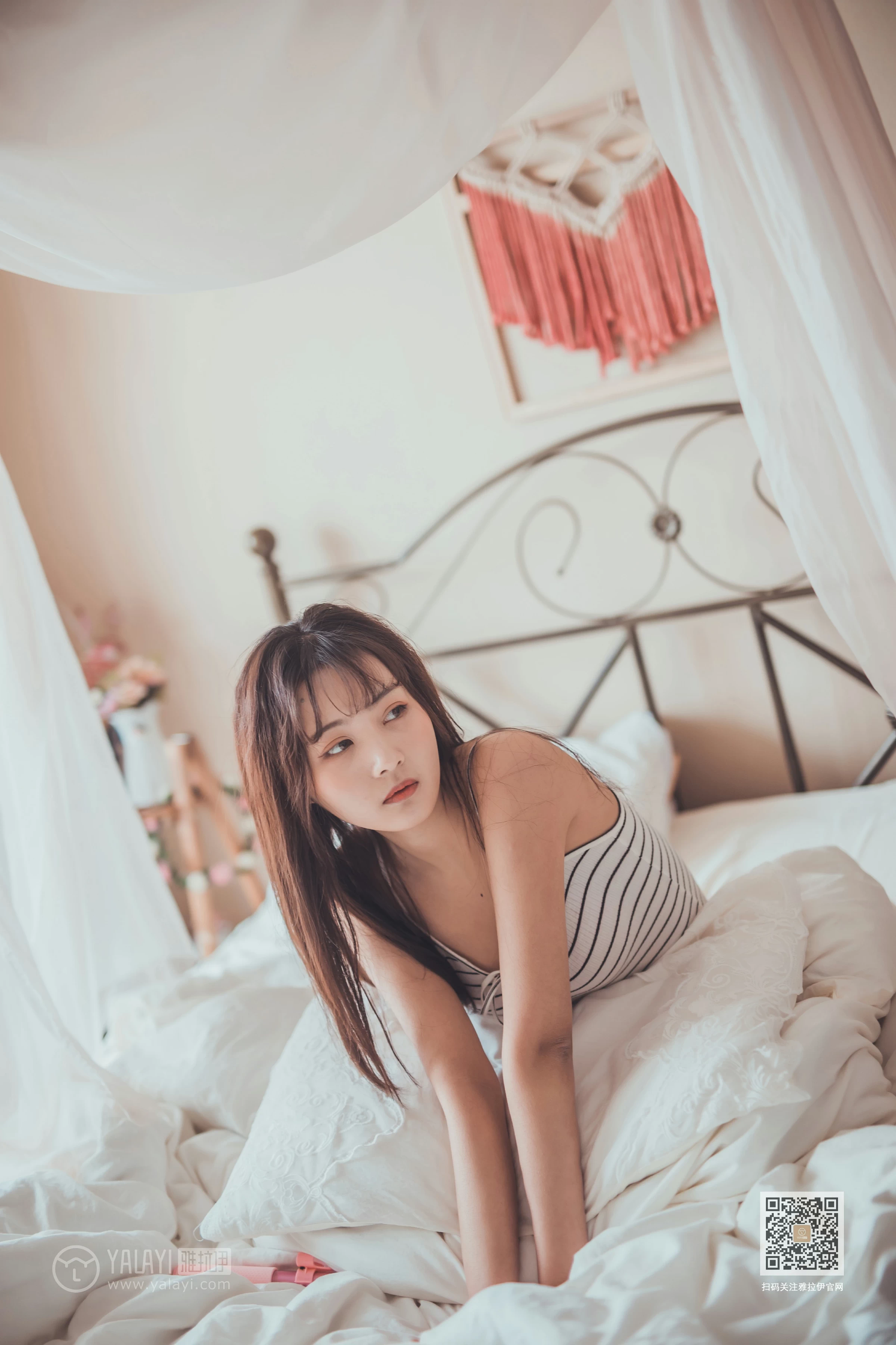 [YALAYI雅拉伊]Vol.581 不想起床 唐芯 白色性感小背心居家私房写真集第13张