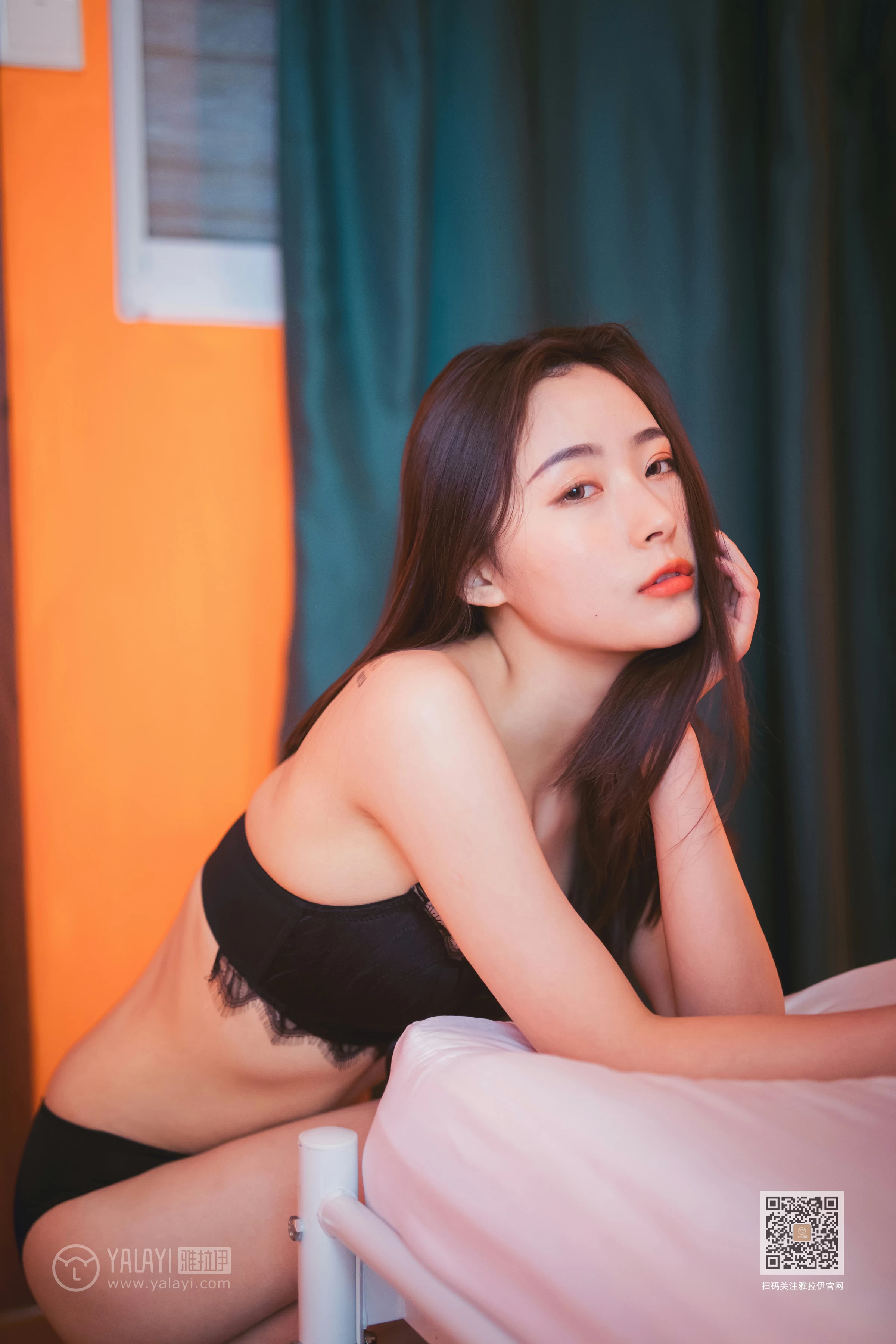 [YALAYI雅拉伊]Vol.592 再看我一眼 海棠 黑色蕾丝内衣性感私房写真集第7张