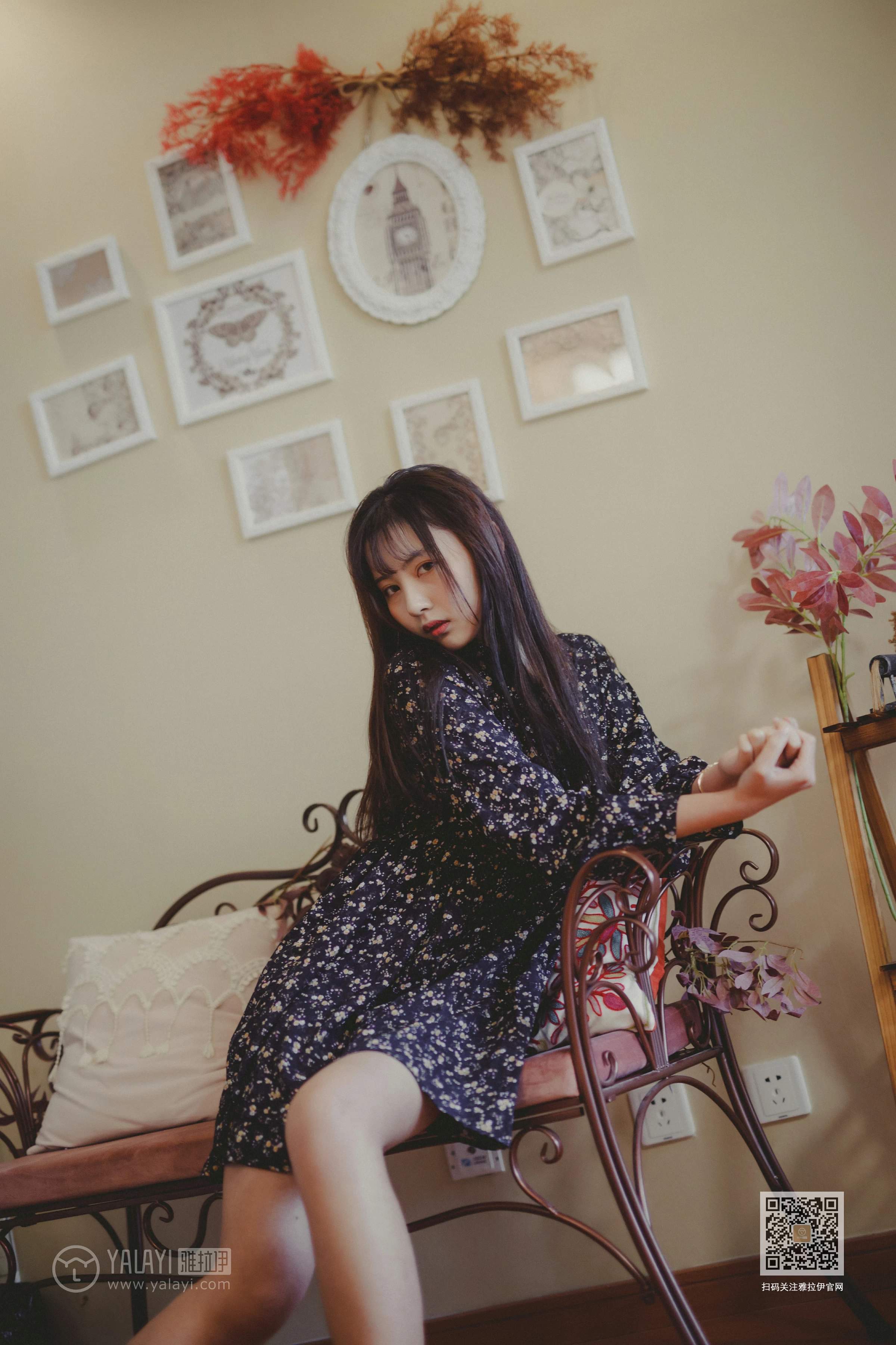 [YALAYI雅拉伊]Vol.593 南方姑娘 唐芯 黑色连衣裙居家私房写真集第2张