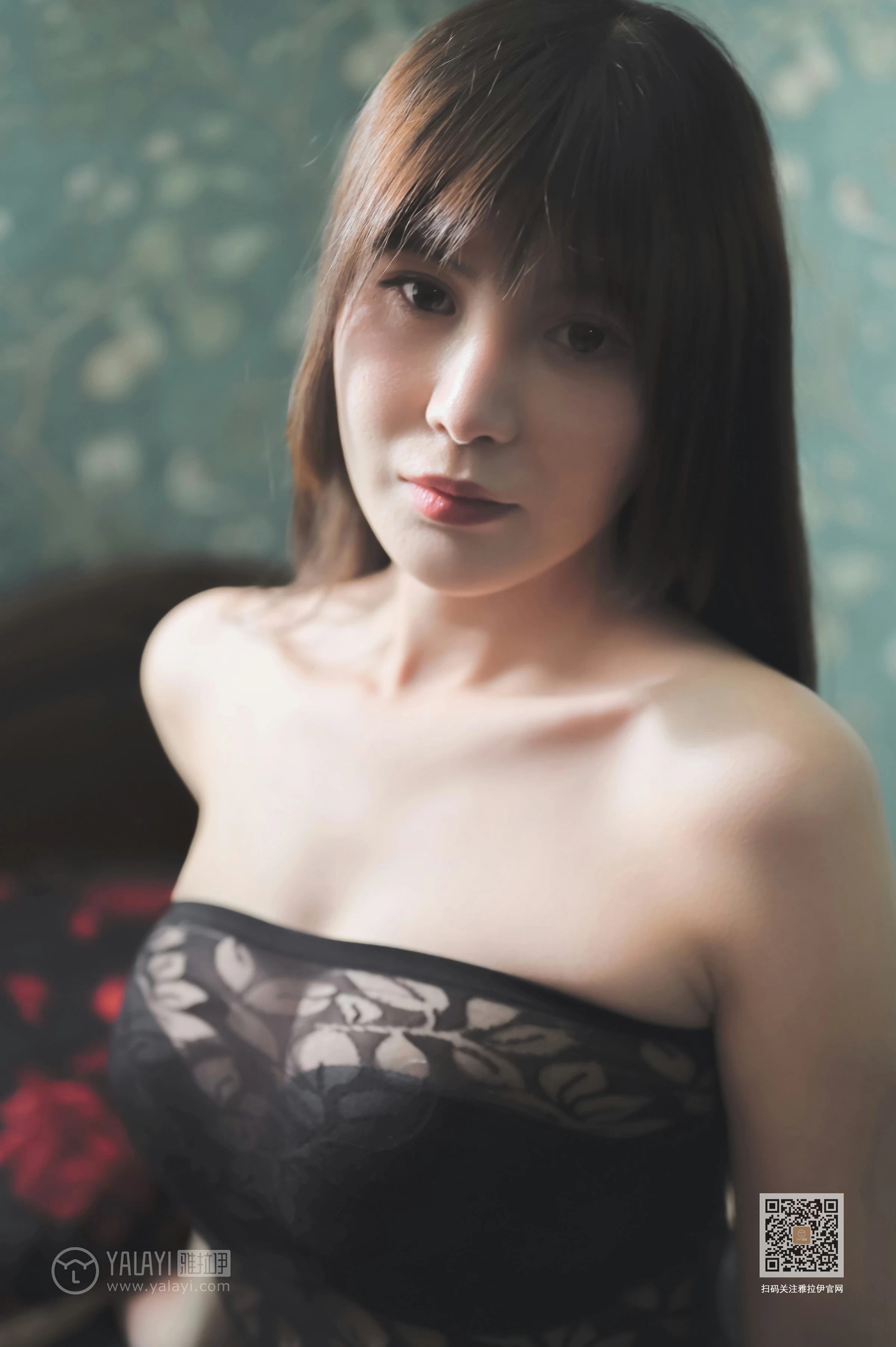 [YALAYI雅拉伊]NO.608 《怪你过份撩人》 斯雯 黑色紧身透视抹胸裙性感私房写真集第6张