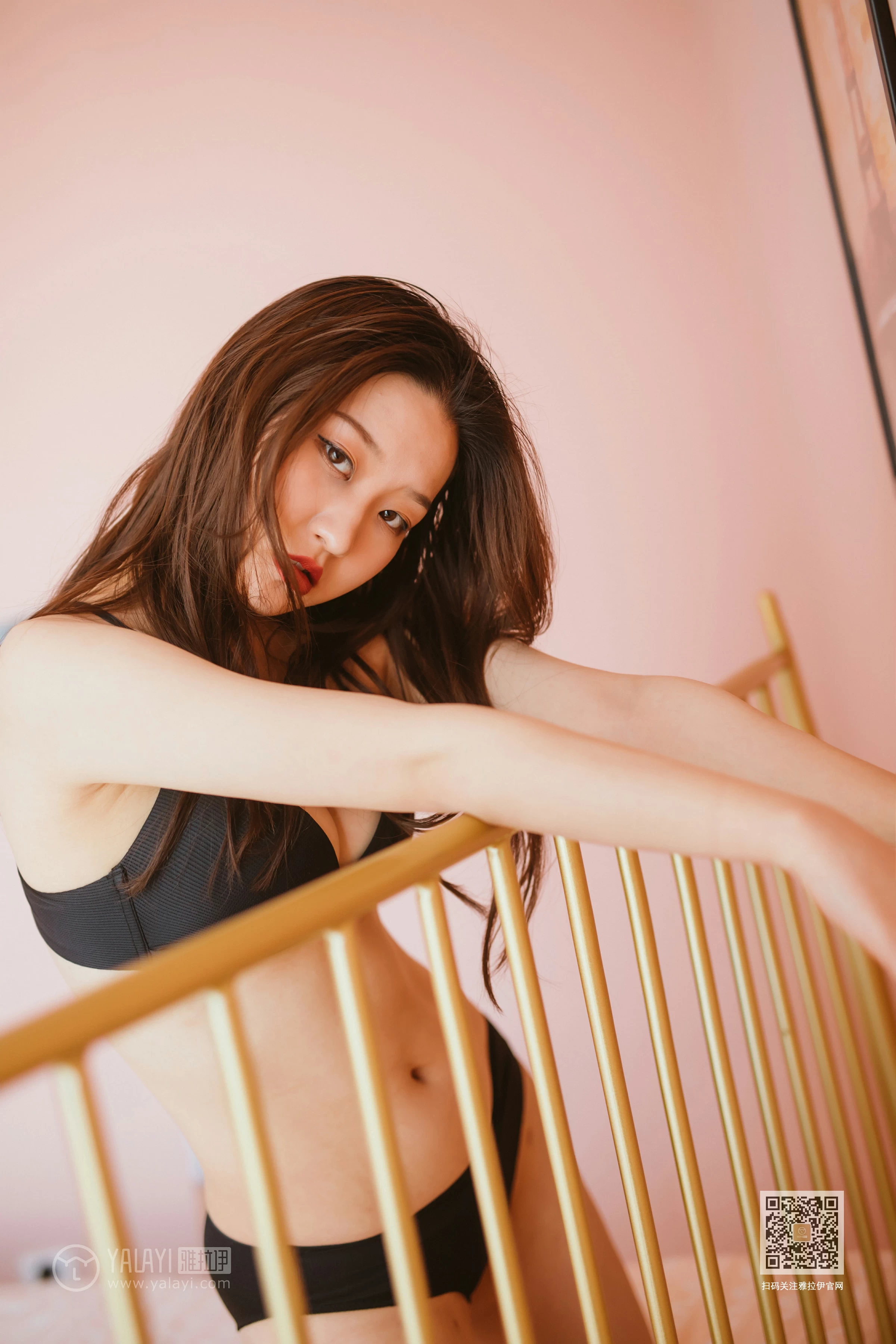 [YALAYI雅拉伊]NO.609 《想恋爱了》 明月 透视镂空睡衣加黑色性感内衣居家私房写真集第12张