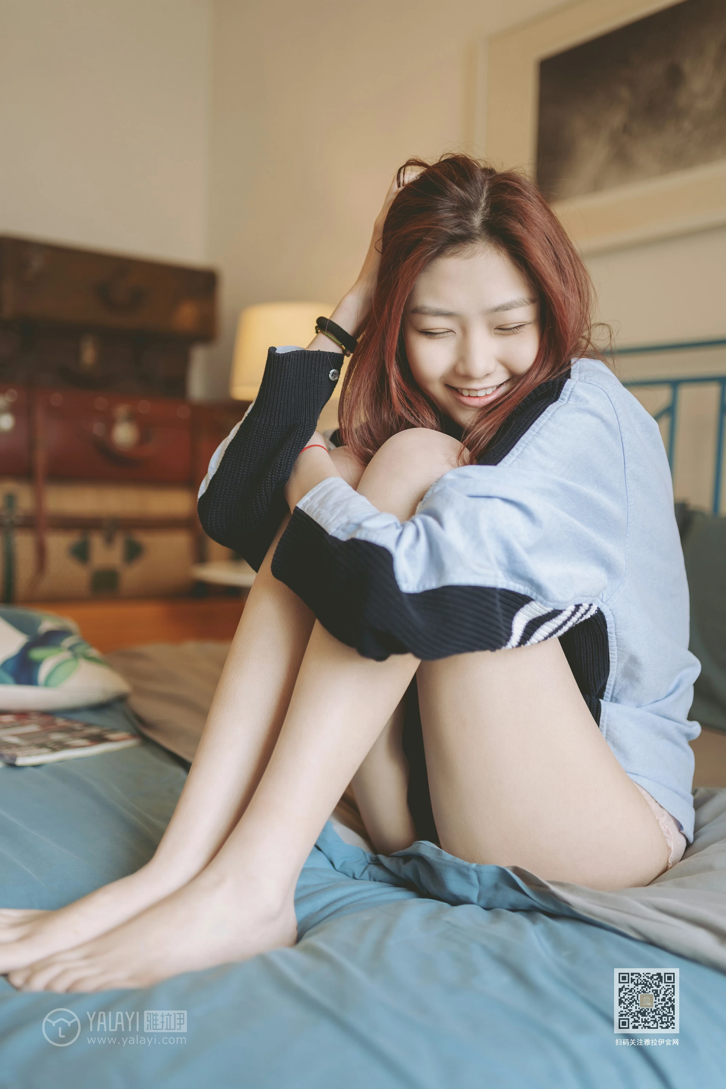 [YALAYI雅拉伊]NO.611 《你还要生气吗(1)》 鸭鸭 蓝色卫衣加粉色内衣性感私房写真集第3张