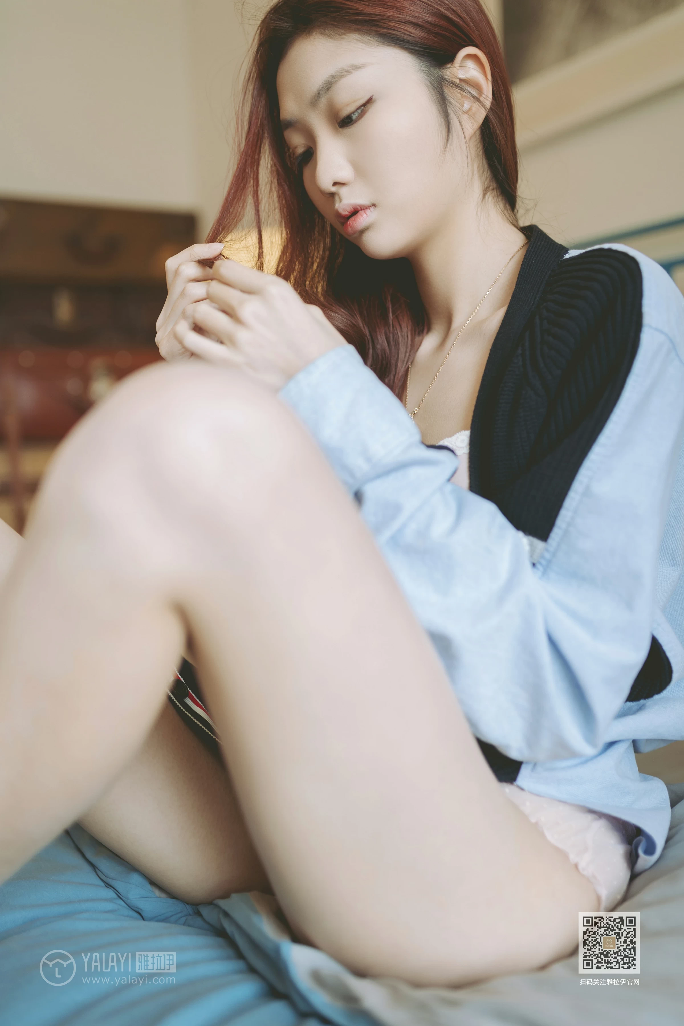 [YALAYI雅拉伊]NO.611 《你还要生气吗(1)》 鸭鸭 蓝色卫衣加粉色内衣性感私房写真集第5张