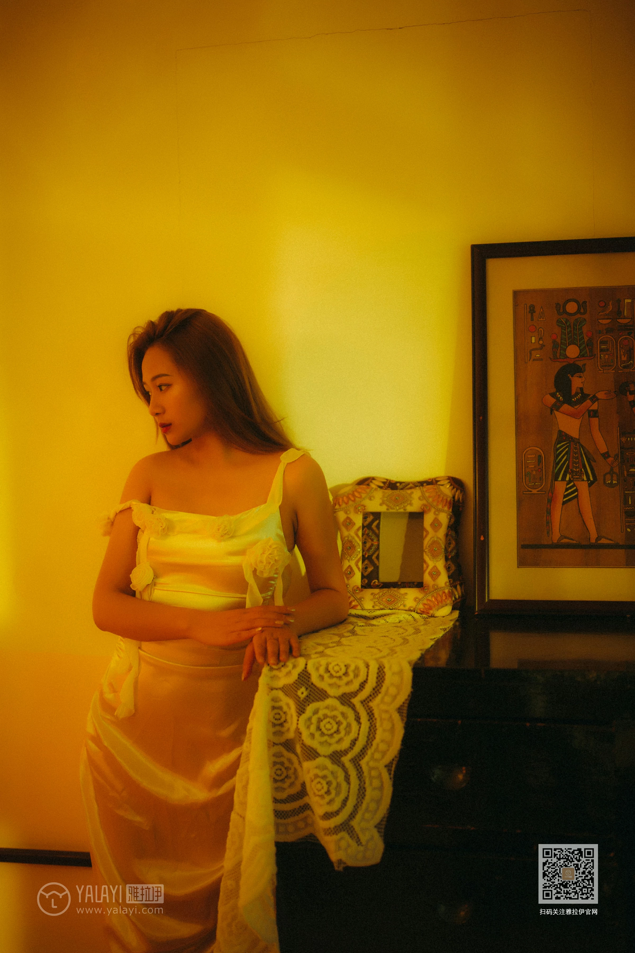 [YALAYI雅拉伊]NO.613 《对着暮光呢喃》 岳璐璐 白色吊带睡衣裙加白色内衣性感私房写真集第1张