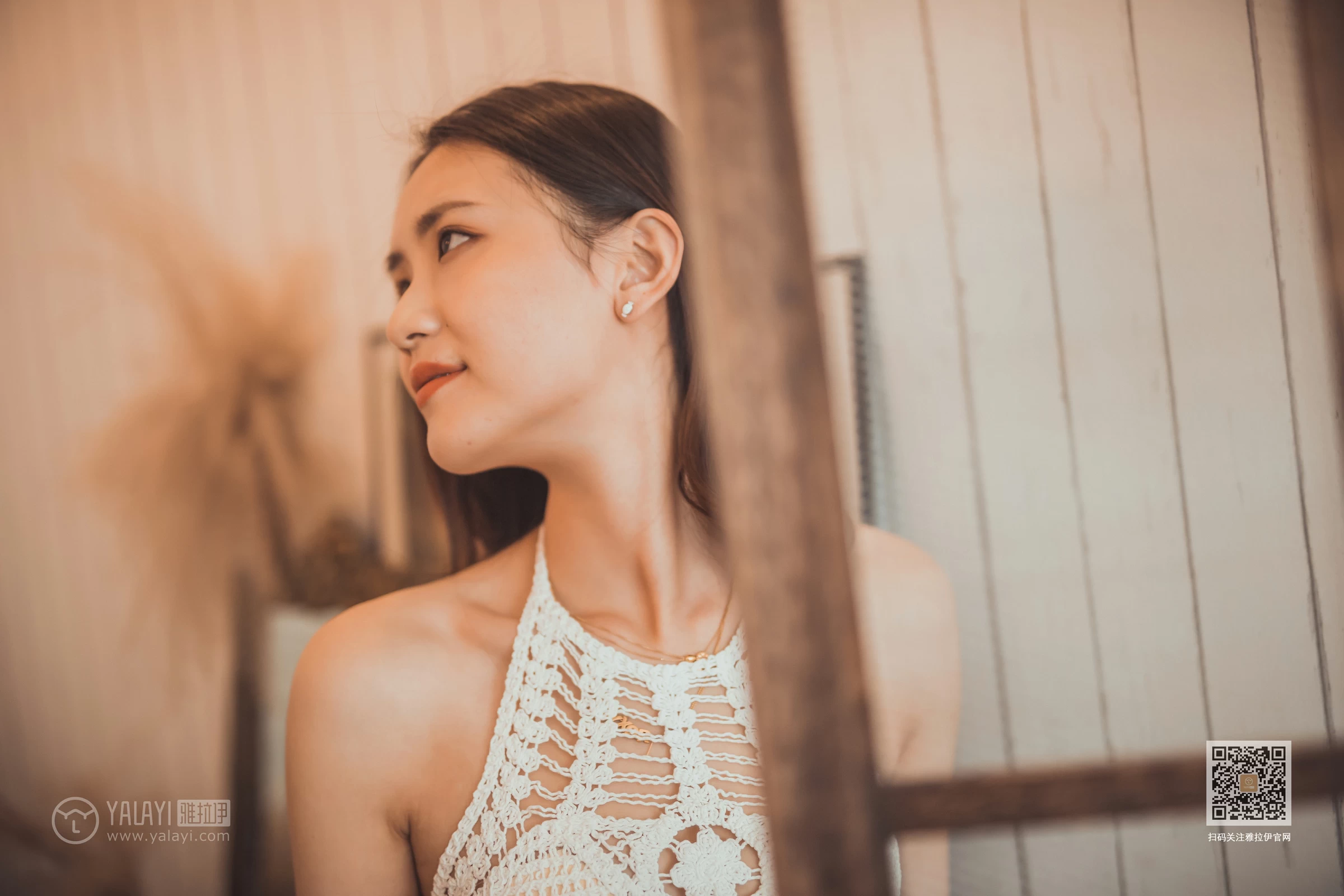 [YALAYI雅拉伊]NO.614 《我们约会吧》 尹梦 白色镂空内衣加灰色短裙性感私房写真集第7张