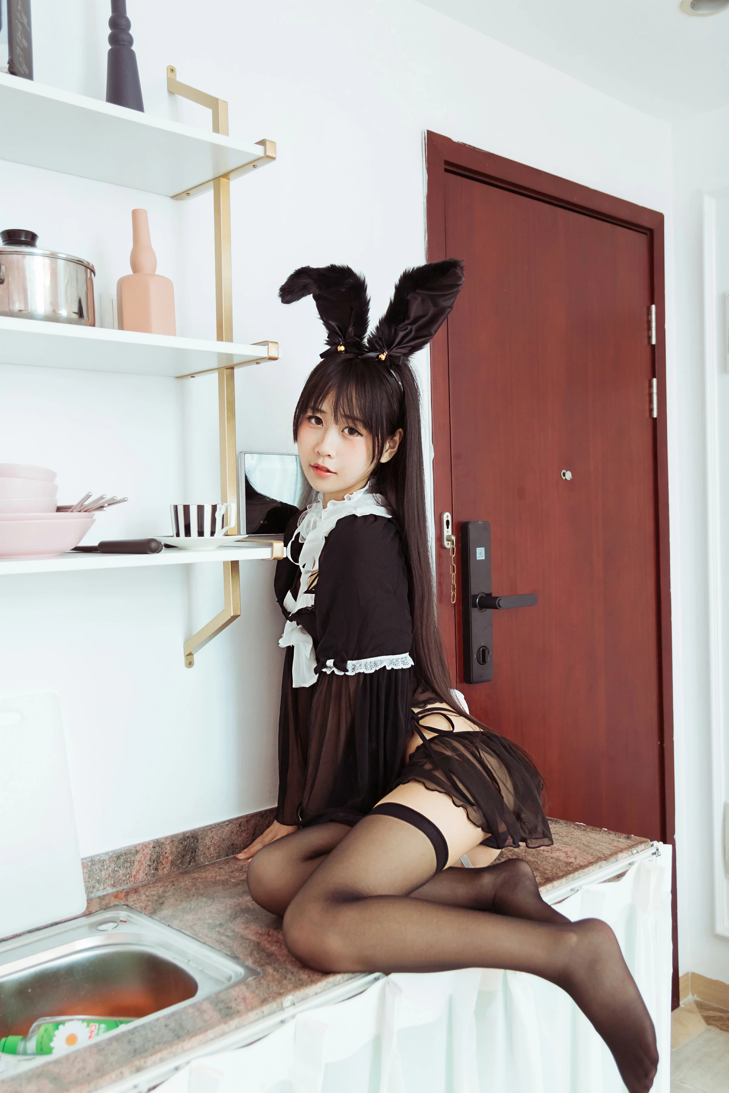 [YALAYI雅拉伊]NO.616 《今晚穿了女仆装》 甜酱吖 黑色情趣制服内衣加黑丝美腿性感私房写真集第5张