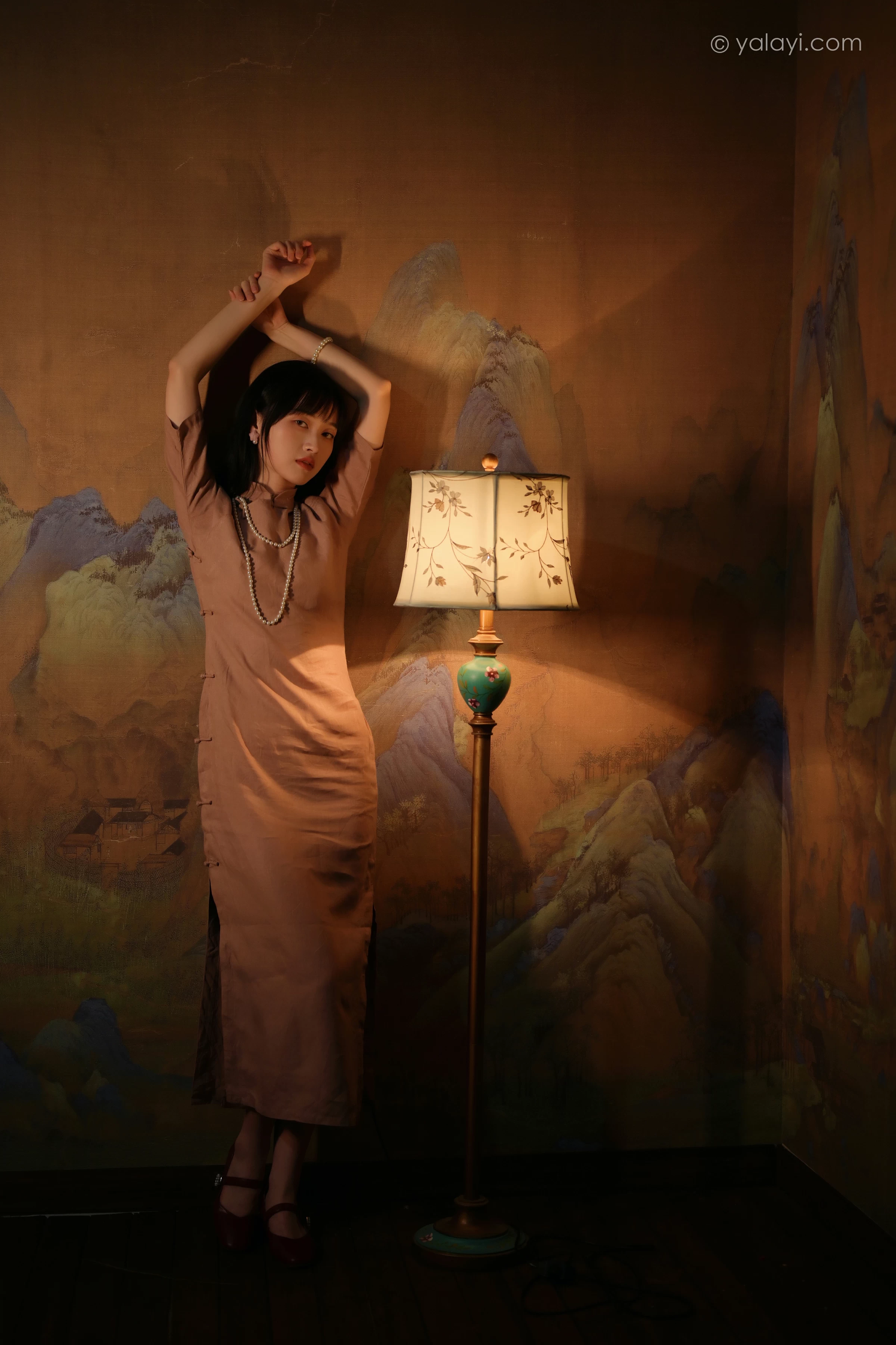 [YALAYI雅拉伊]2022.01.19 深夜的灯光 京京 粉色宽松旗袍裙民国风写真第11张