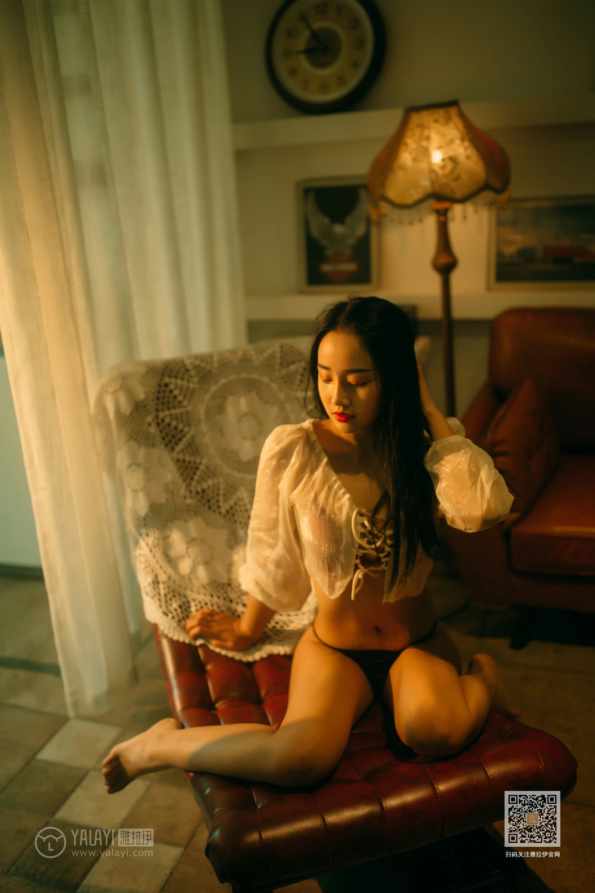 [YALAYI雅拉伊]NO.630 《华灯初上》 优优 白色透视衬衫加红色内衣性感私房写真集第7张