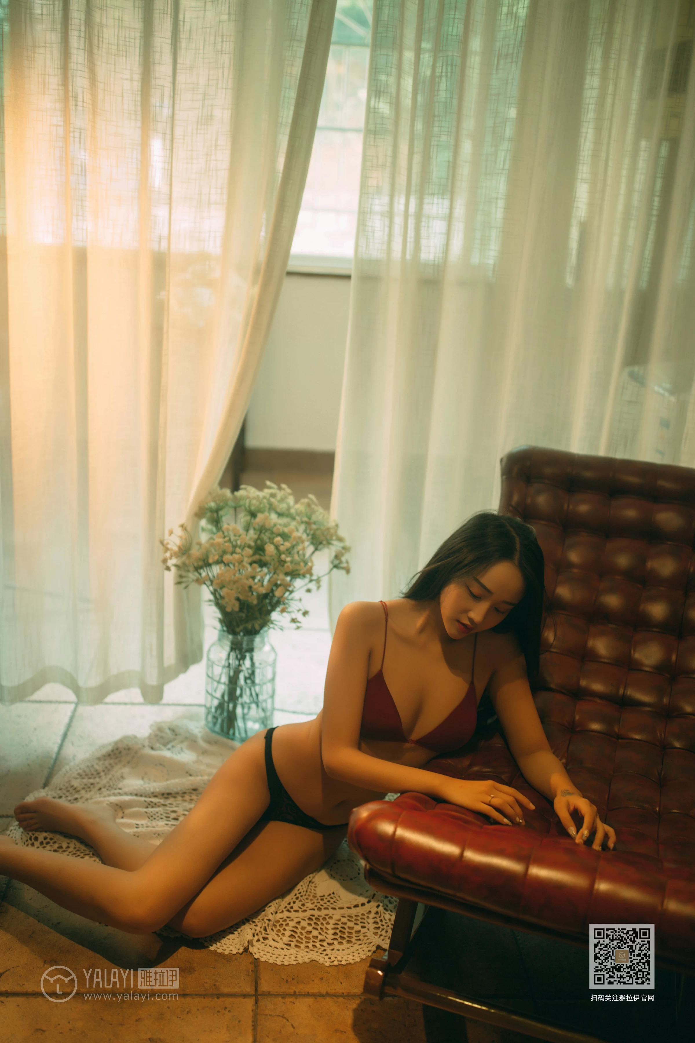 [YALAYI雅拉伊]NO.630 《华灯初上》 优优 白色透视衬衫加红色内衣性感私房写真集第16张