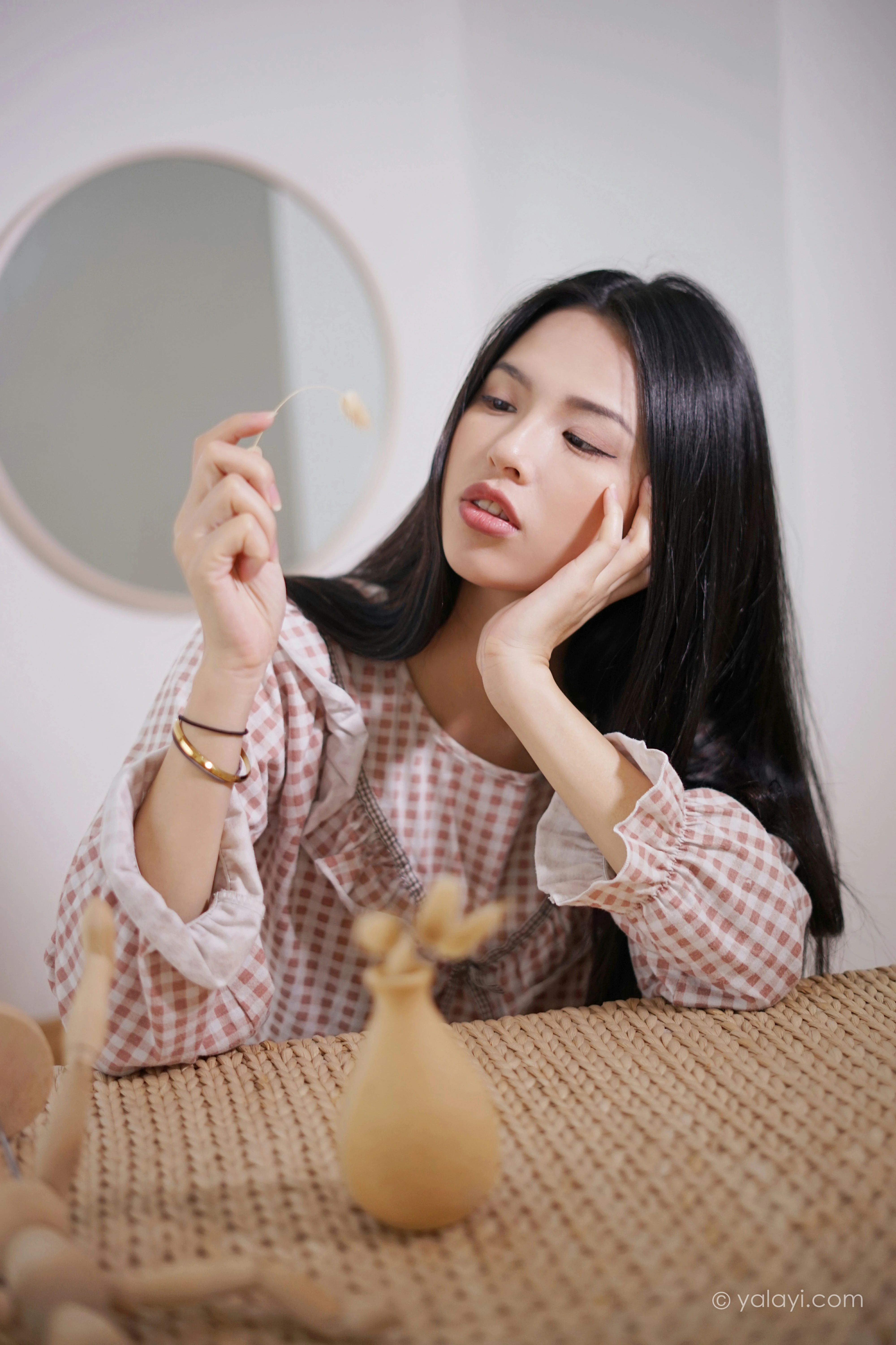 [YALAYI雅拉伊]NO.843 在家千日好 溪若 粉色睡衣加睡裤清纯可爱私房写真集第9张