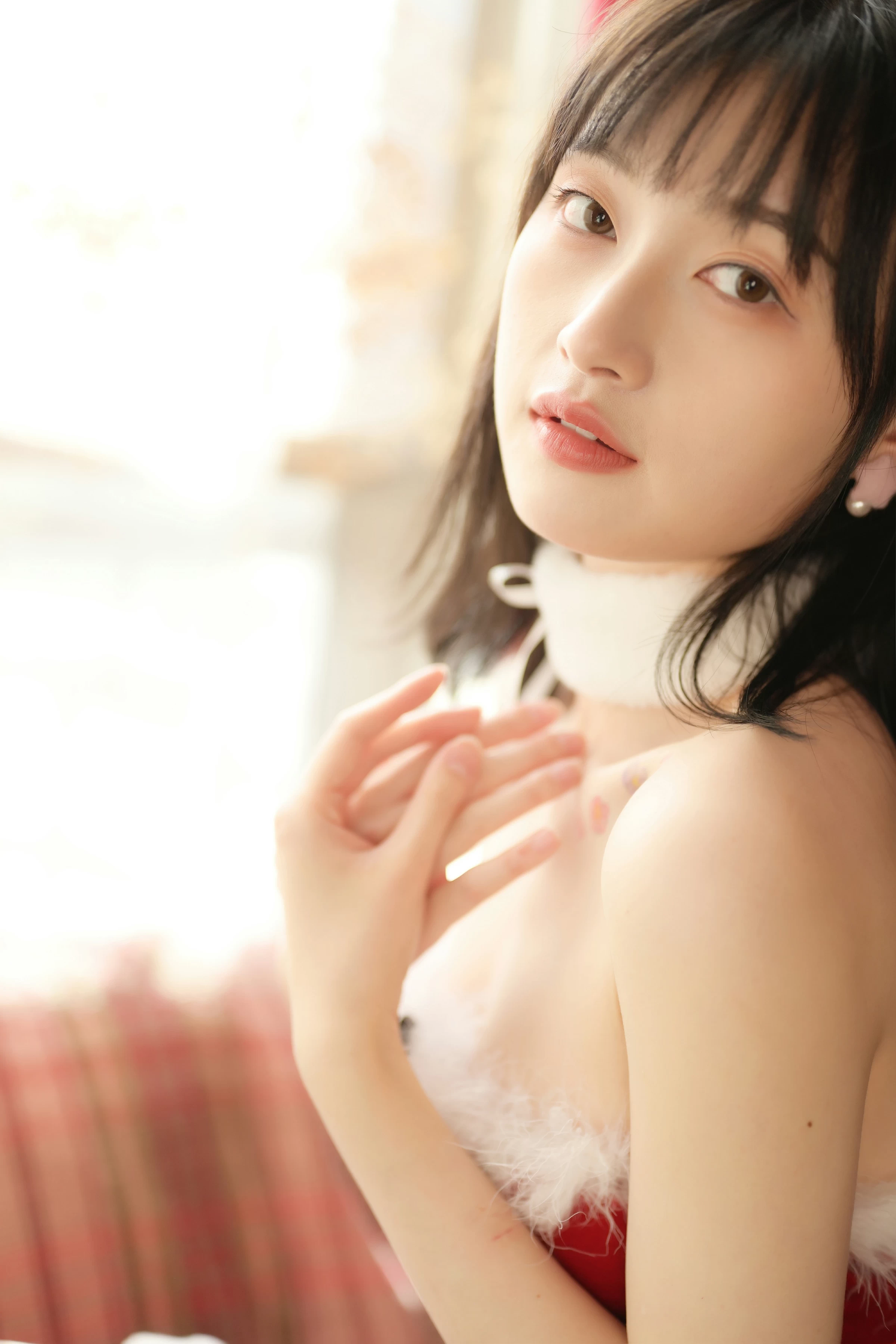 [YALAYI雅拉伊]2021.12.25 平平安安 京京 红色抹胸圣诞女郎制服裙性感私房写真集第10张