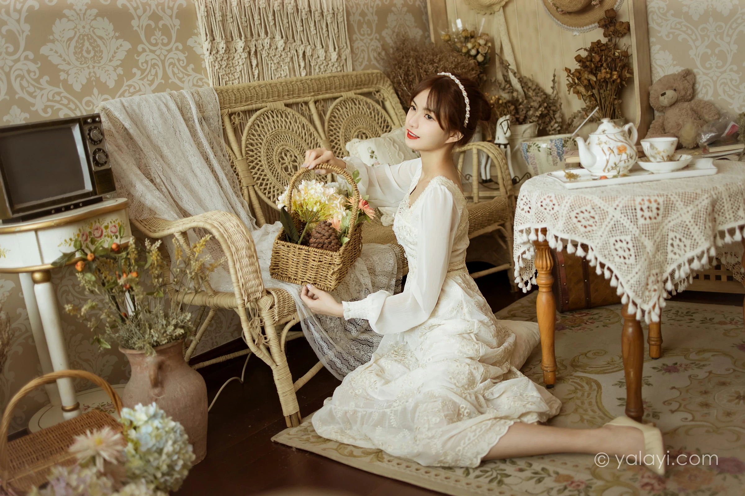 [YALAYI雅拉伊]2021.11.29 花白裙 茹莎 白色休闲蕾丝连衣裙居家性感写真集第8张