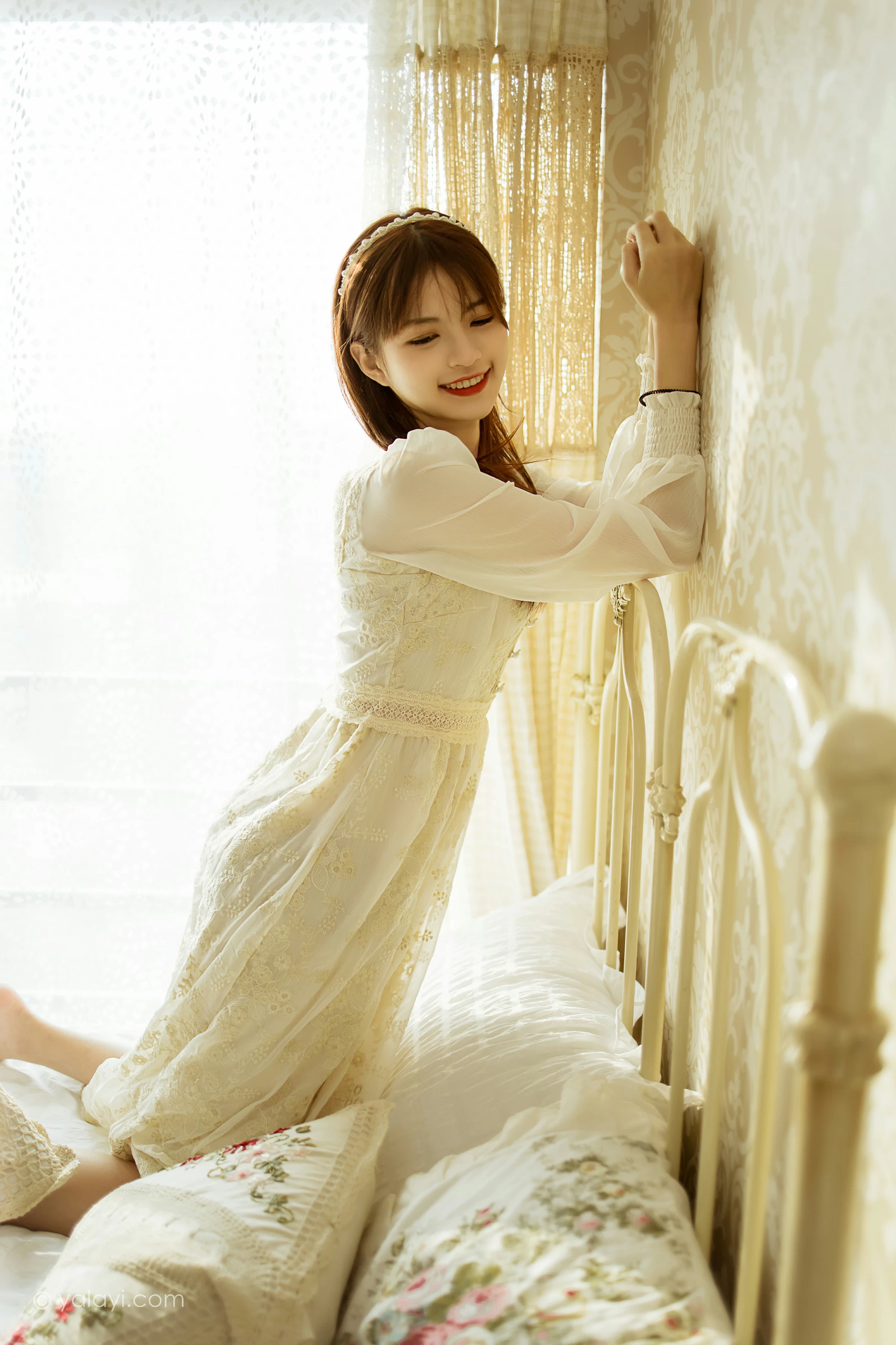 [YALAYI雅拉伊]2021.11.29 花白裙 茹莎 白色休闲蕾丝连衣裙居家性感写真集第13张