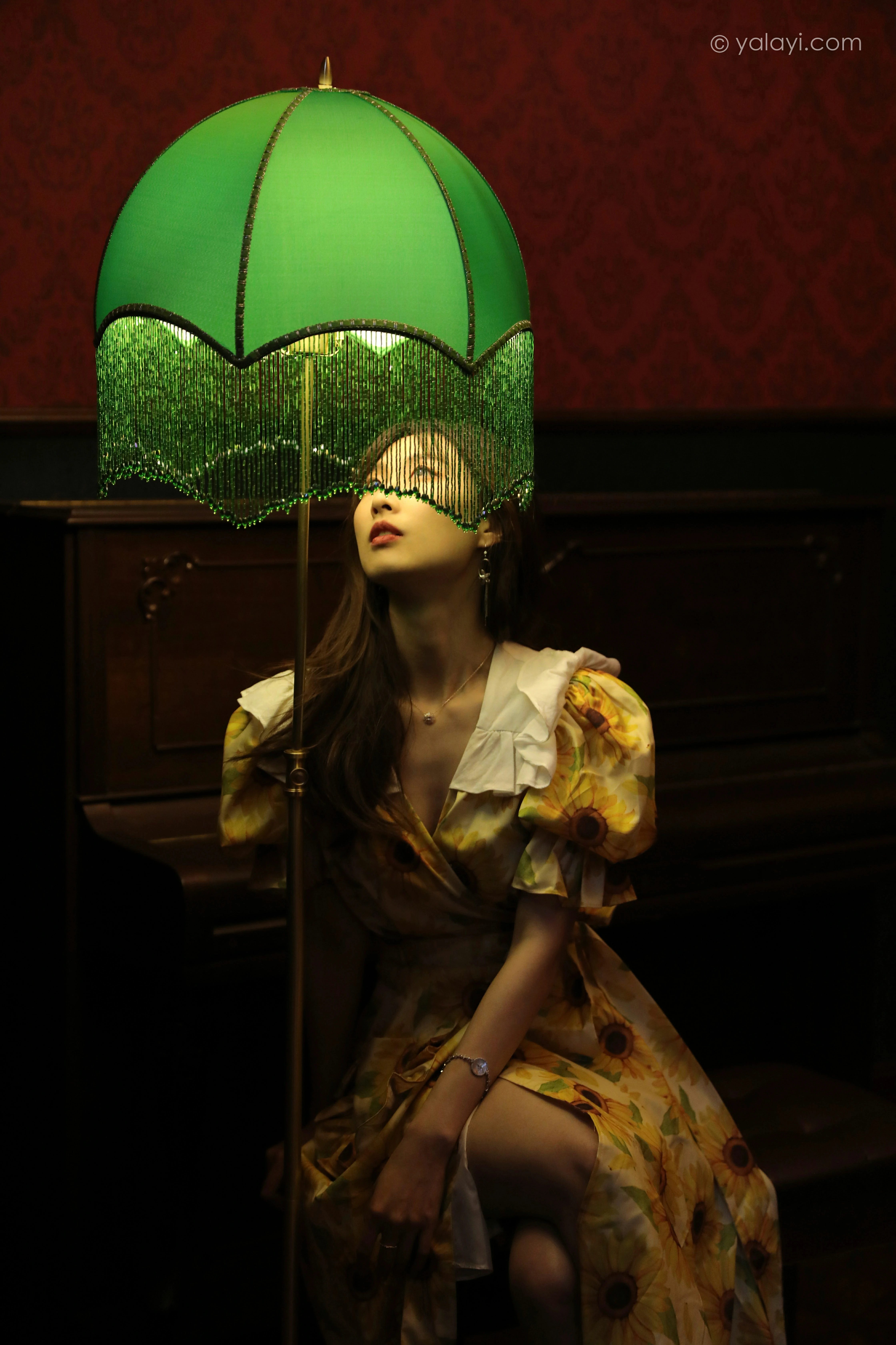 [YALAYI雅拉伊]NO.816 只剩下钢琴 佳佳 黄色连衣裙居家复古写真集第7张