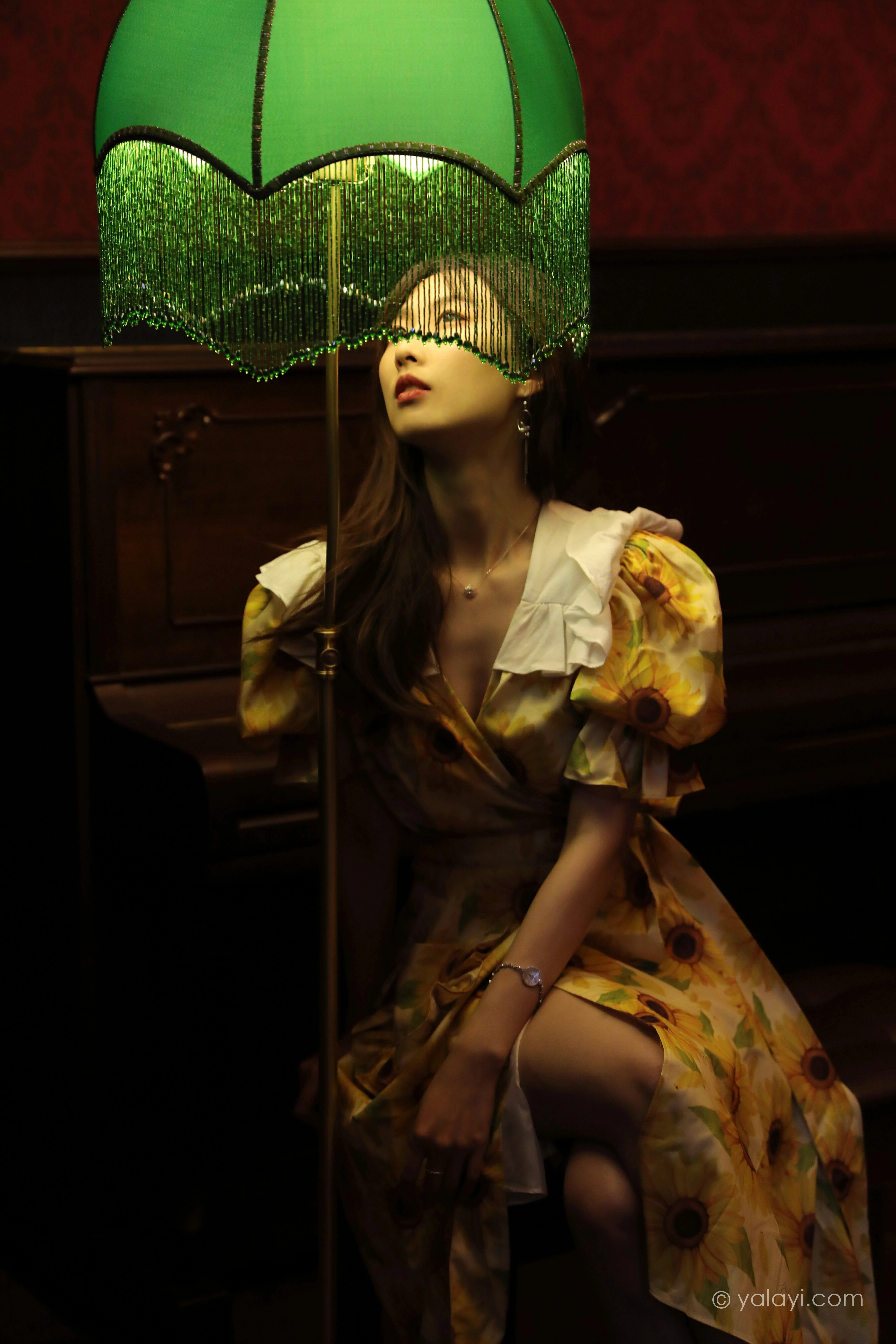 [YALAYI雅拉伊]NO.816 只剩下钢琴 佳佳 黄色连衣裙居家复古写真集第7张