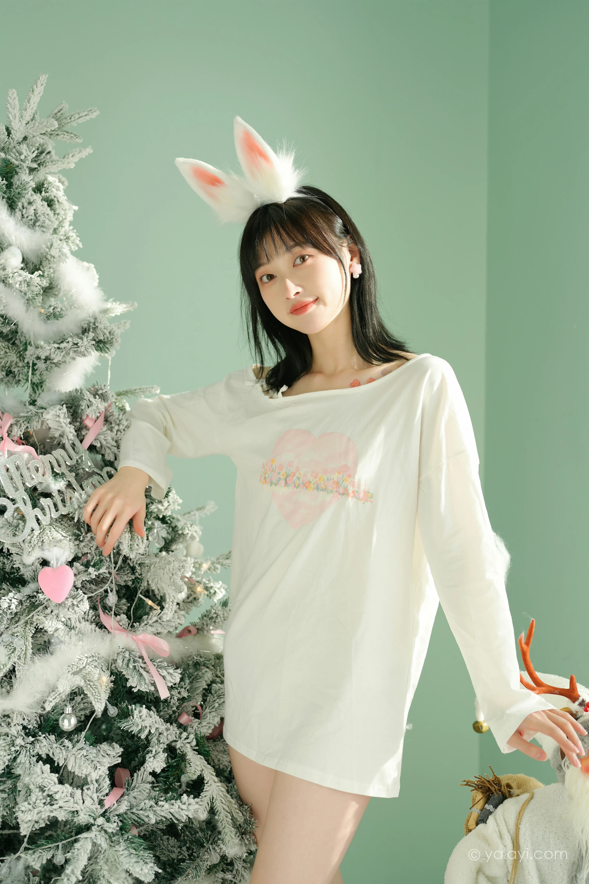 [YALAYI雅拉伊]2021.12.31 迎新 京京 白色透视宽松卫衣居家性感写真集第8张
