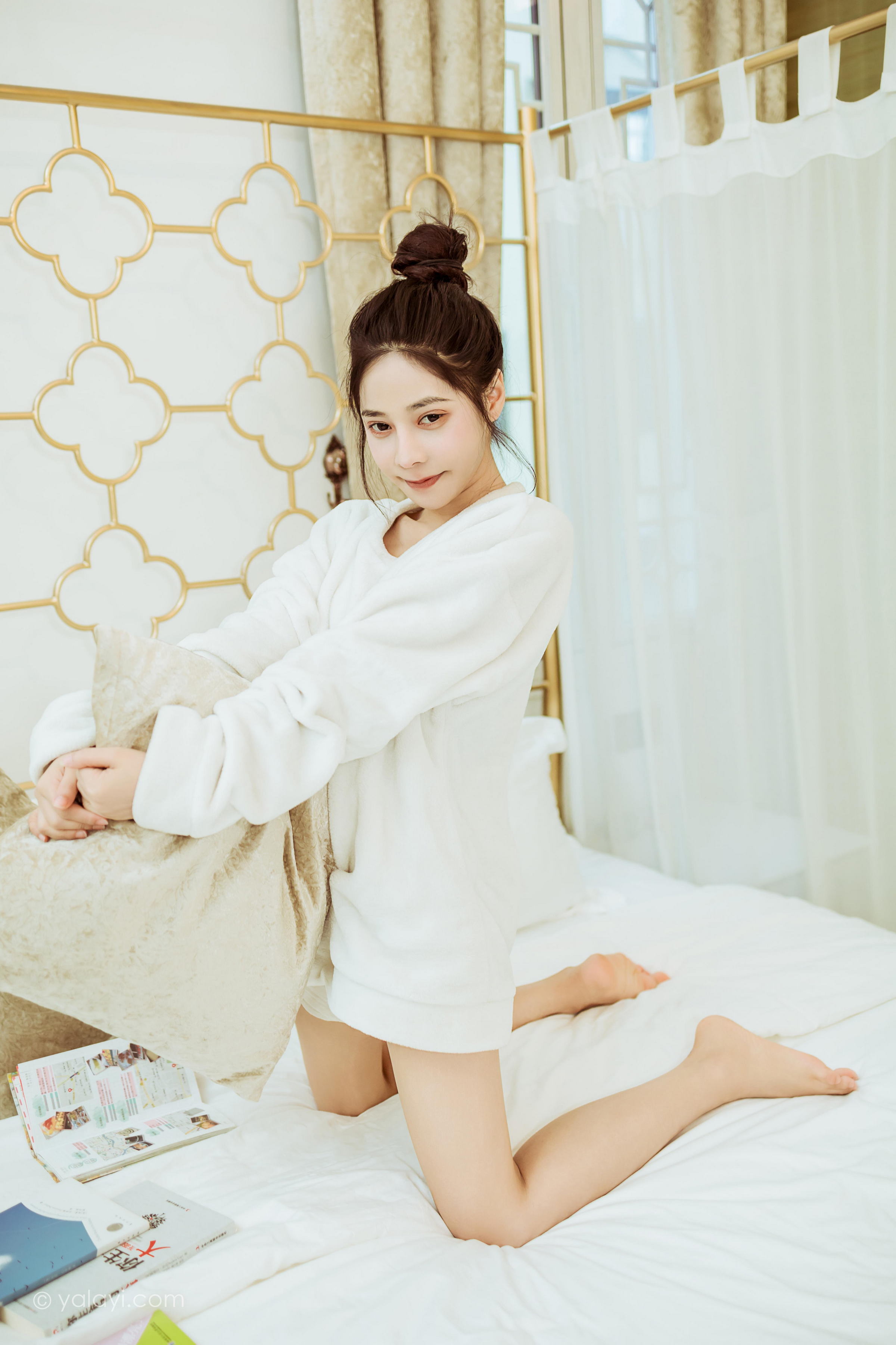 [YALAYI雅拉伊]2022.03.02 恋爱日常 诗咏 白色连身毛衣居家清纯写真集第7张