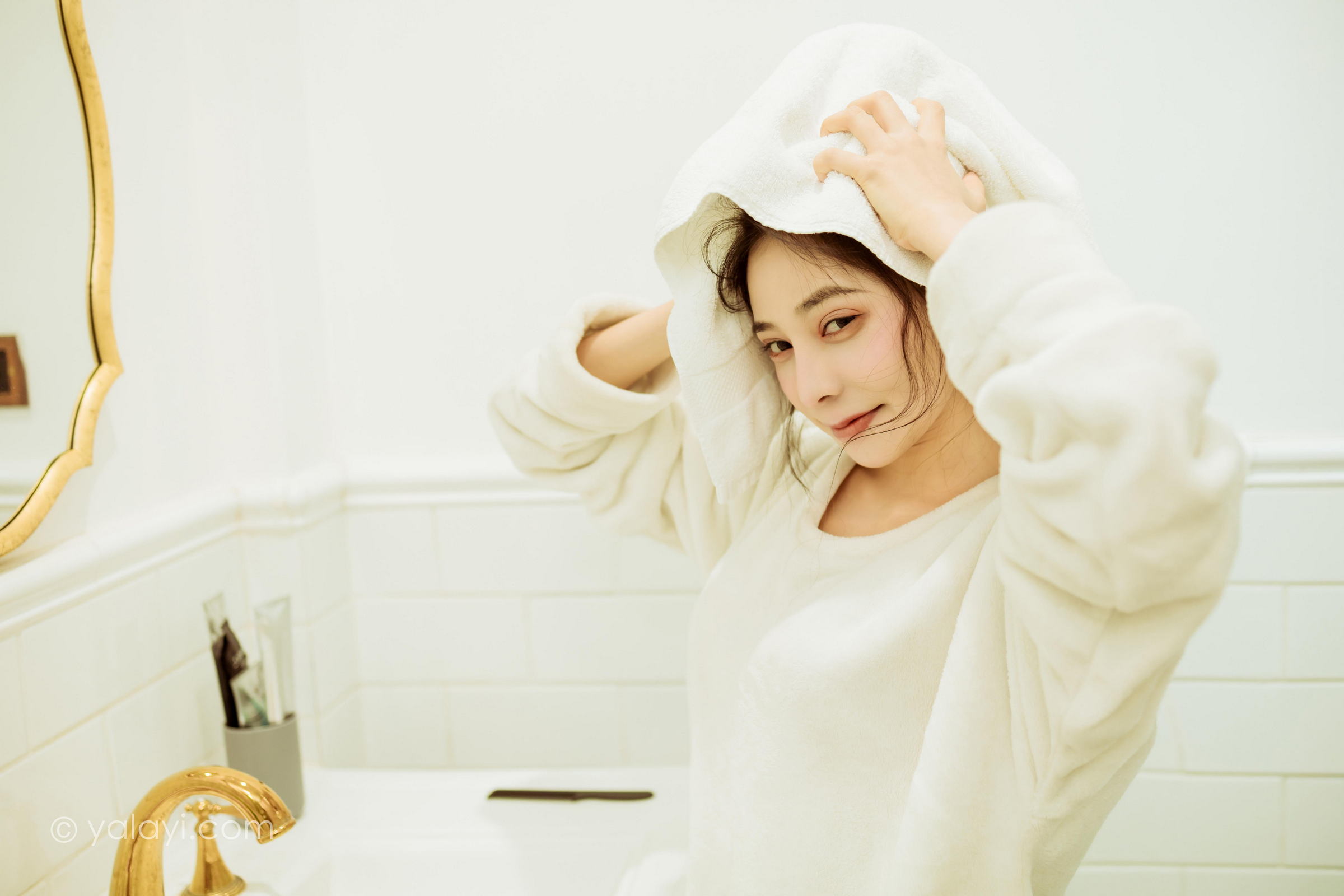 [YALAYI雅拉伊]2022.03.02 恋爱日常 诗咏 白色连身毛衣居家清纯写真集第11张