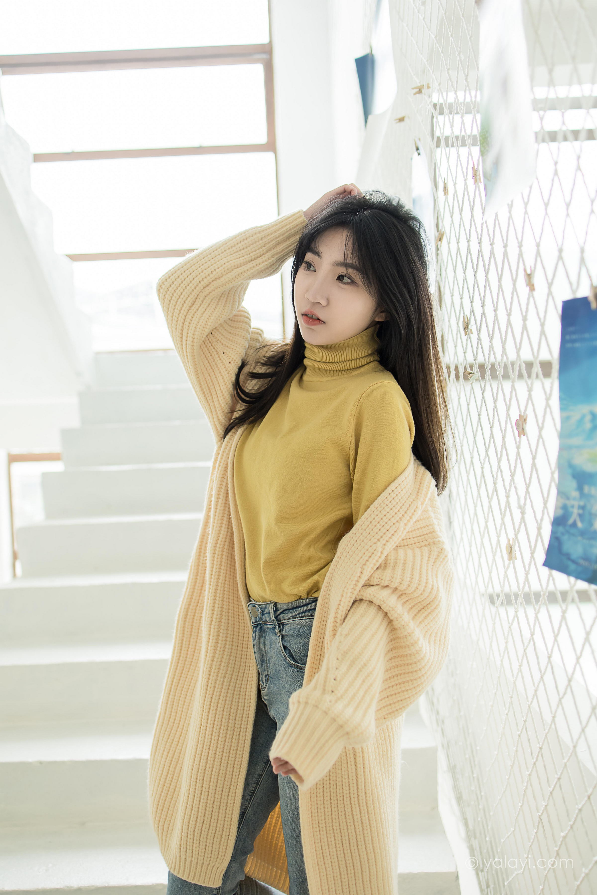 [YALAYI雅拉伊]2022.03.04 玉兰花 小乔 黄色毛衣加紧身牛仔裤居家清纯写真集第14张