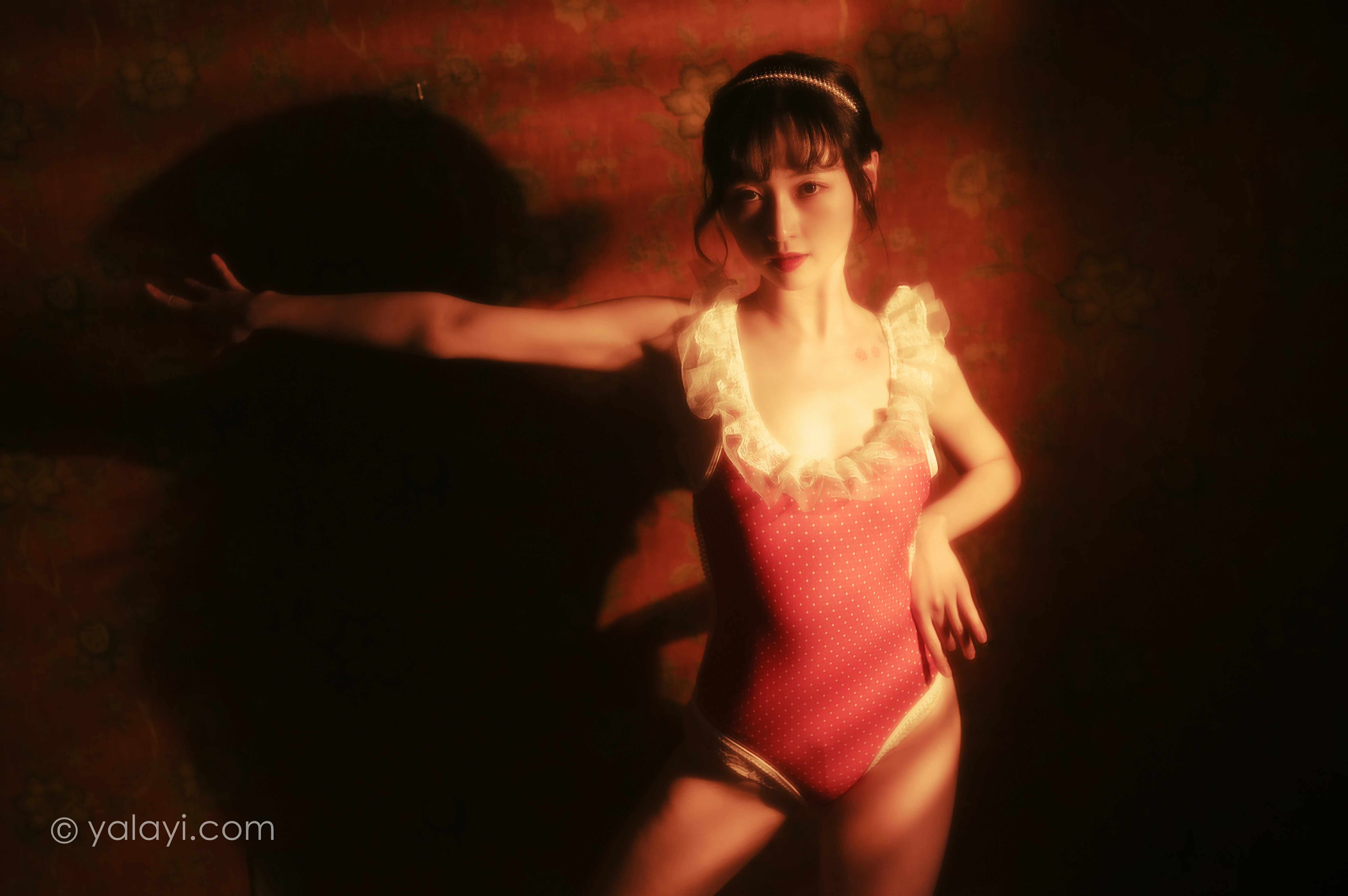 [YALAYI雅拉伊]NO.787 红颜旧梦 京京 红色紧身连体内衣性感私房写真集第2张