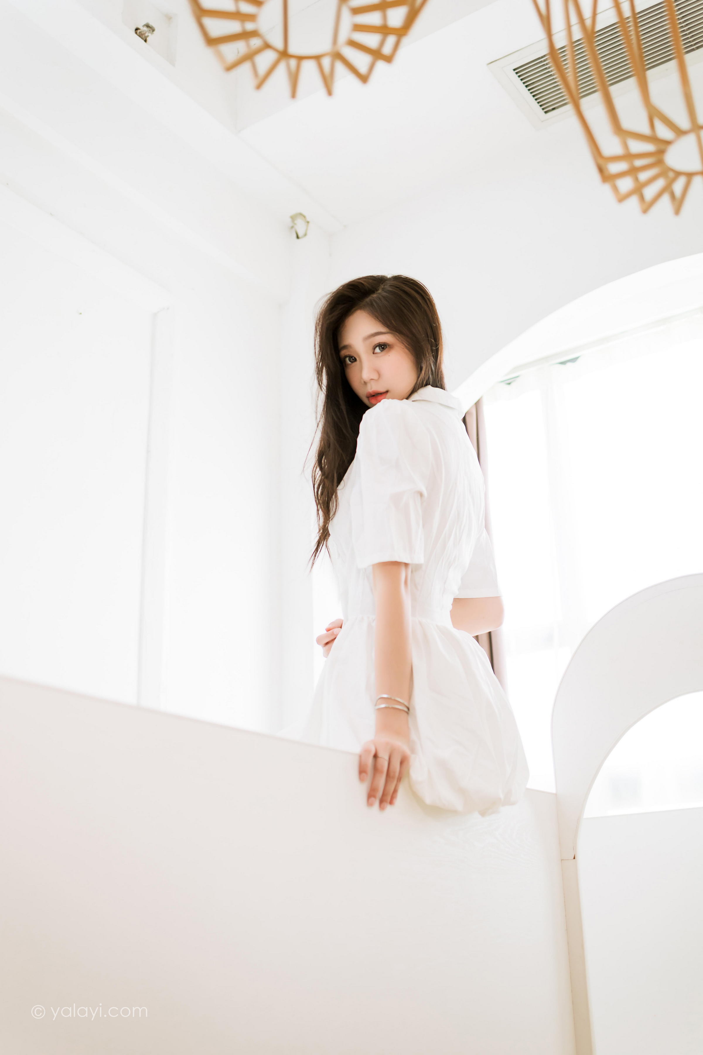 [YALAYI雅拉伊]2022.07.01 好美丽 梓瑶 白色连衣裙居家清纯写真集第14张