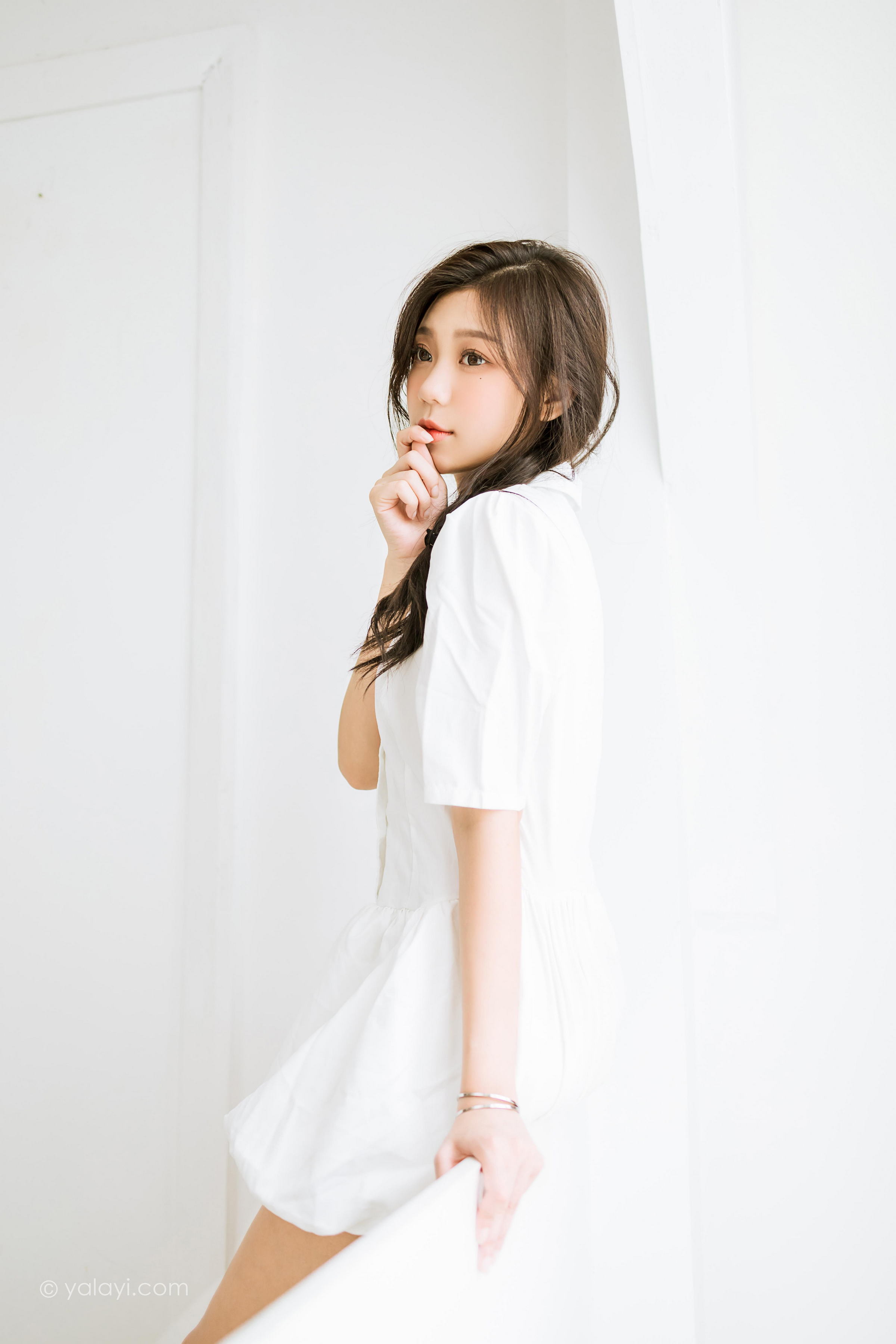 [YALAYI雅拉伊]2022.07.01 好美丽 梓瑶 白色连衣裙居家清纯写真集第11张
