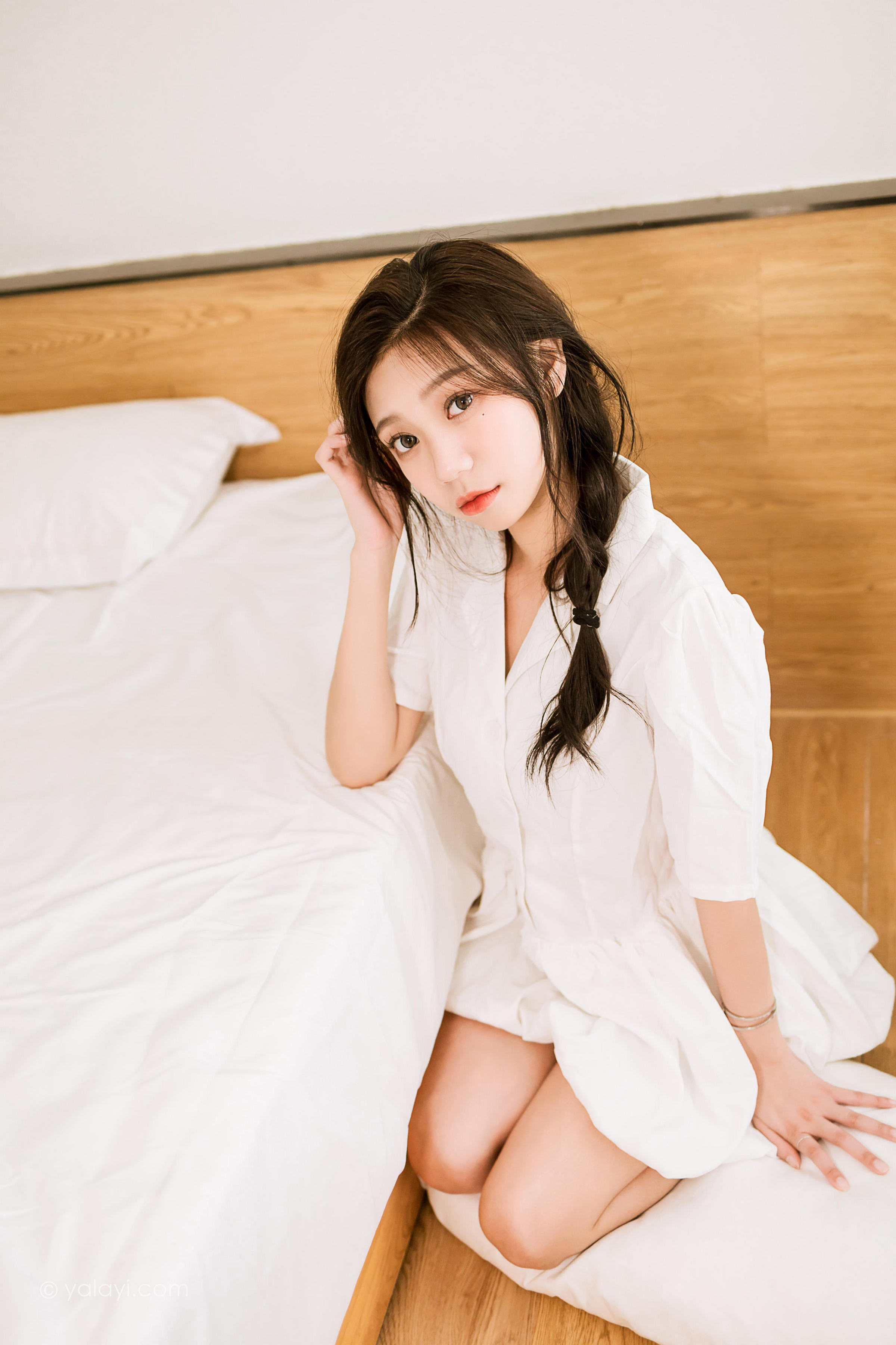 [YALAYI雅拉伊]2022.07.01 好美丽 梓瑶 白色连衣裙居家清纯写真集第7张