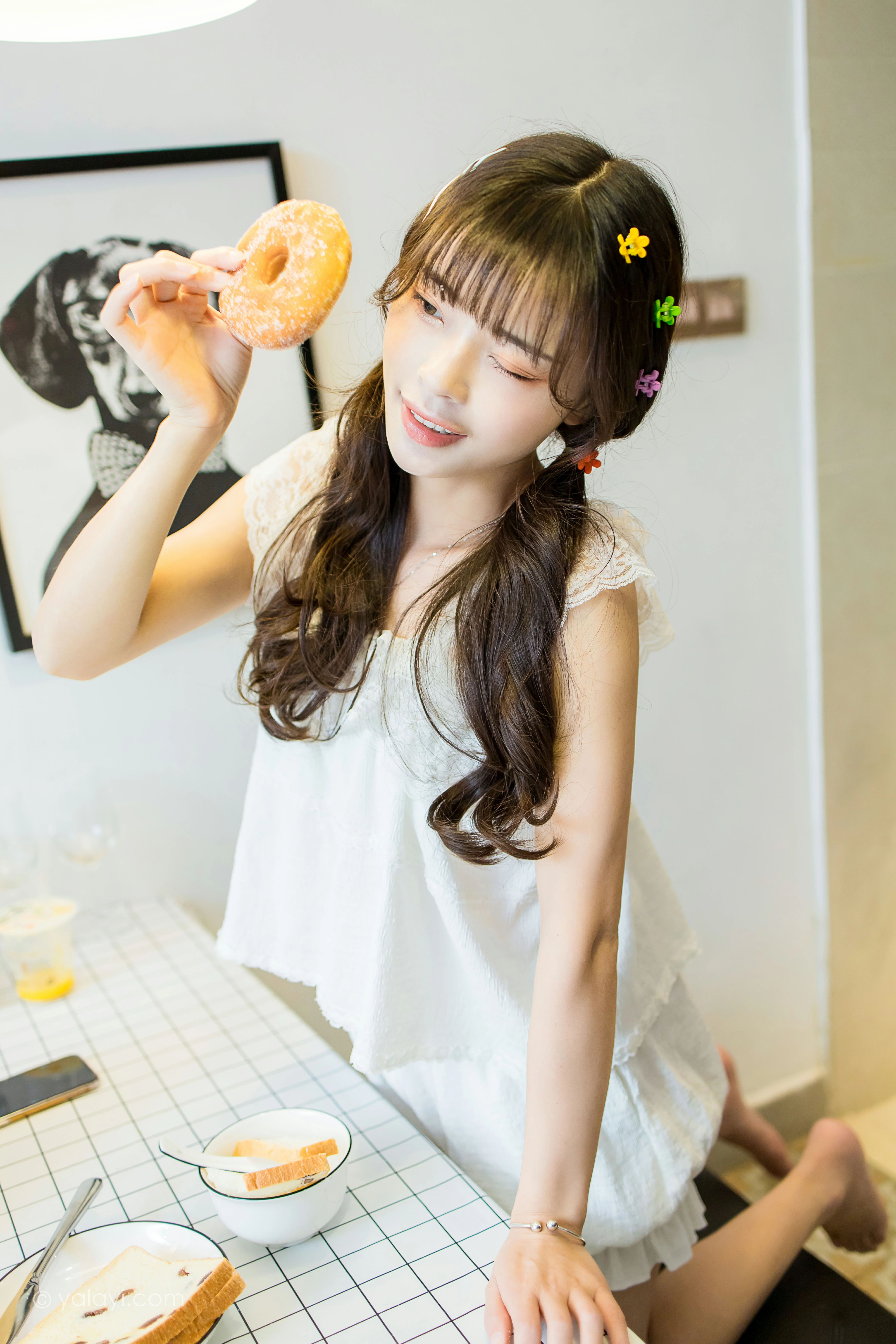 [YALAYI雅拉伊]NO.786 美好时光 程小蝶 白色蕾丝睡衣加短裤性感私房写真集第2张