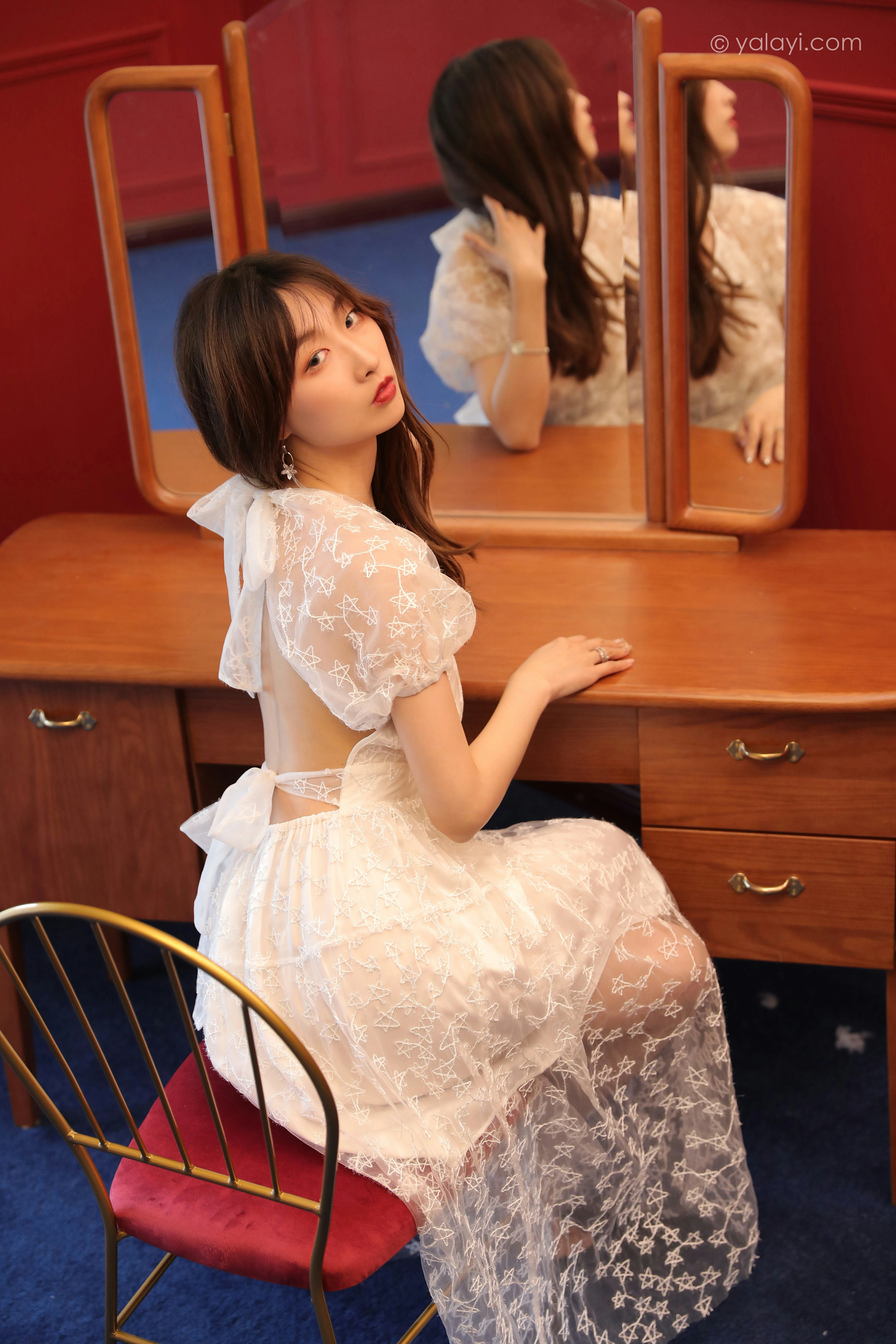 [YALAYI雅拉伊]NO.797 看着你离开 佳佳 白色透视蕾丝连衣裙居家私房写真集第2张