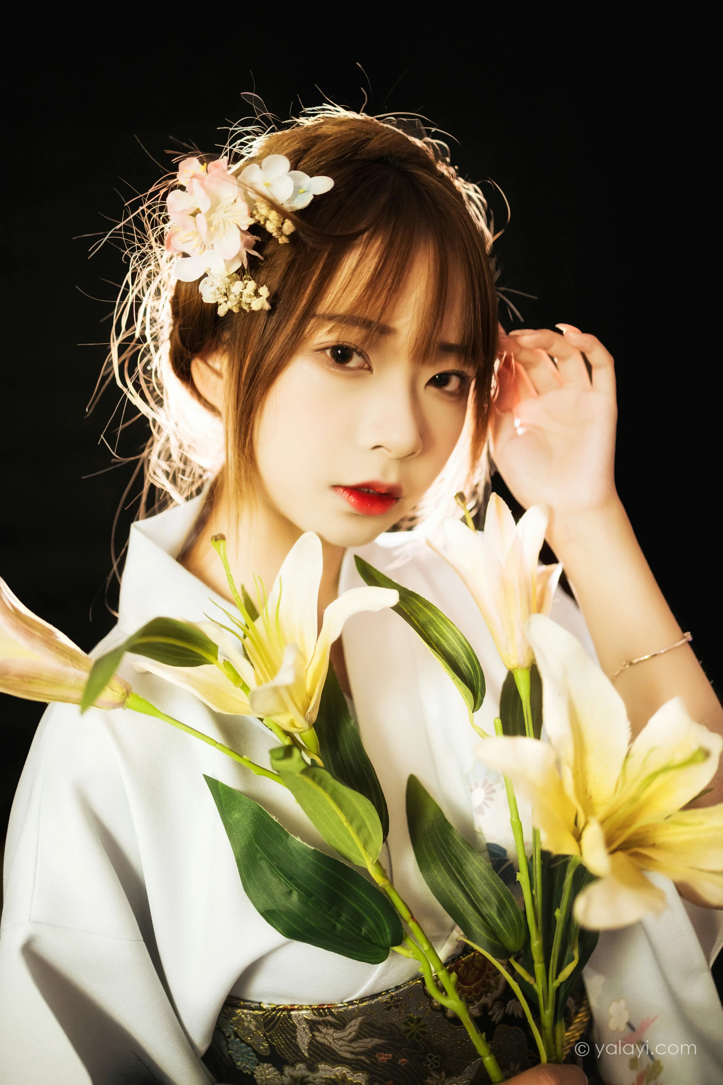 [YALAYI雅拉伊]NO.747 《神明少女》 阿禾 白色和服与蕾丝婚纱性感私房写真集第2张