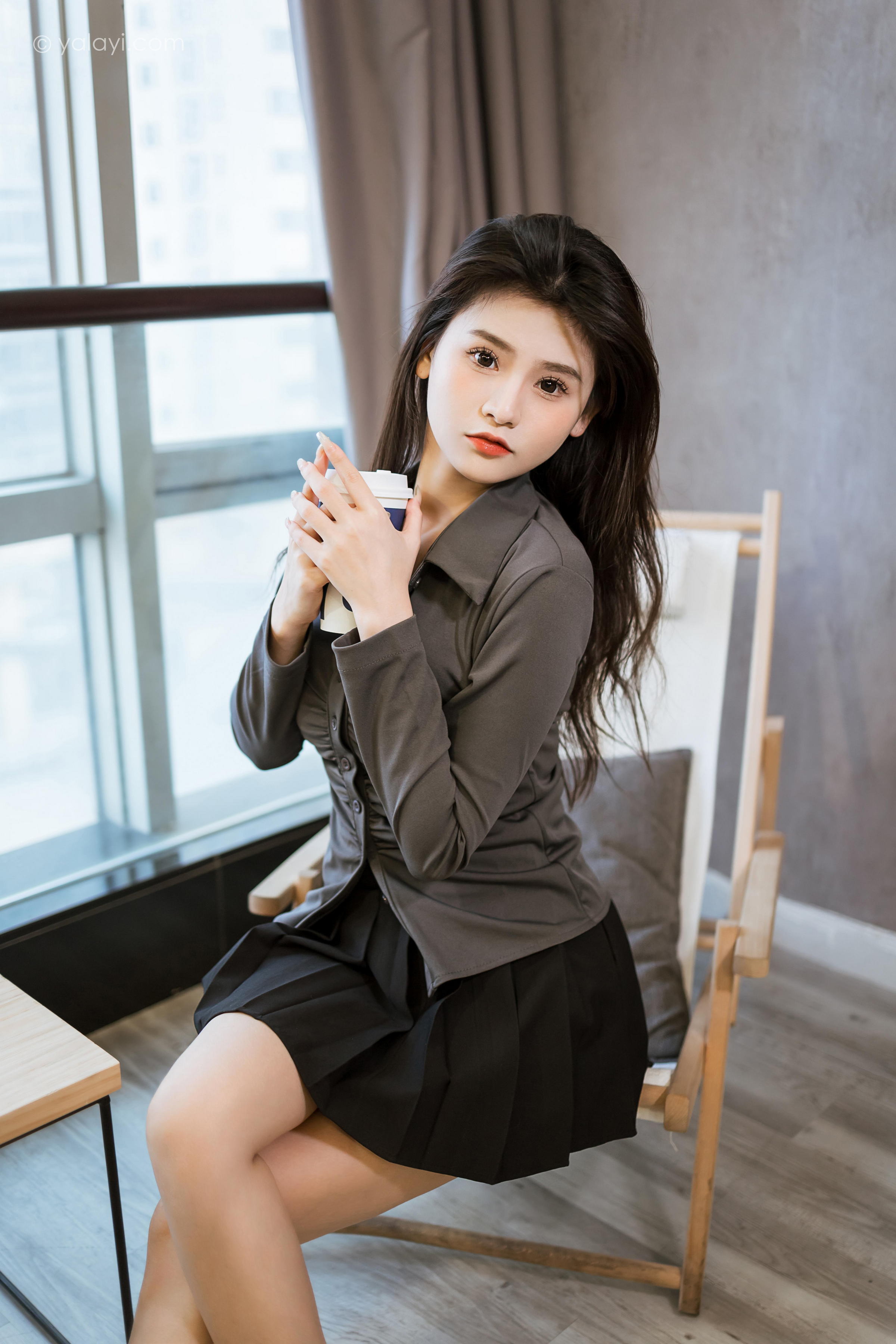 [YALAYI雅拉伊]2023.05.17 好看的人都像你 若婷 灰色衬衫加黑色短裙性感私房写真集第6张