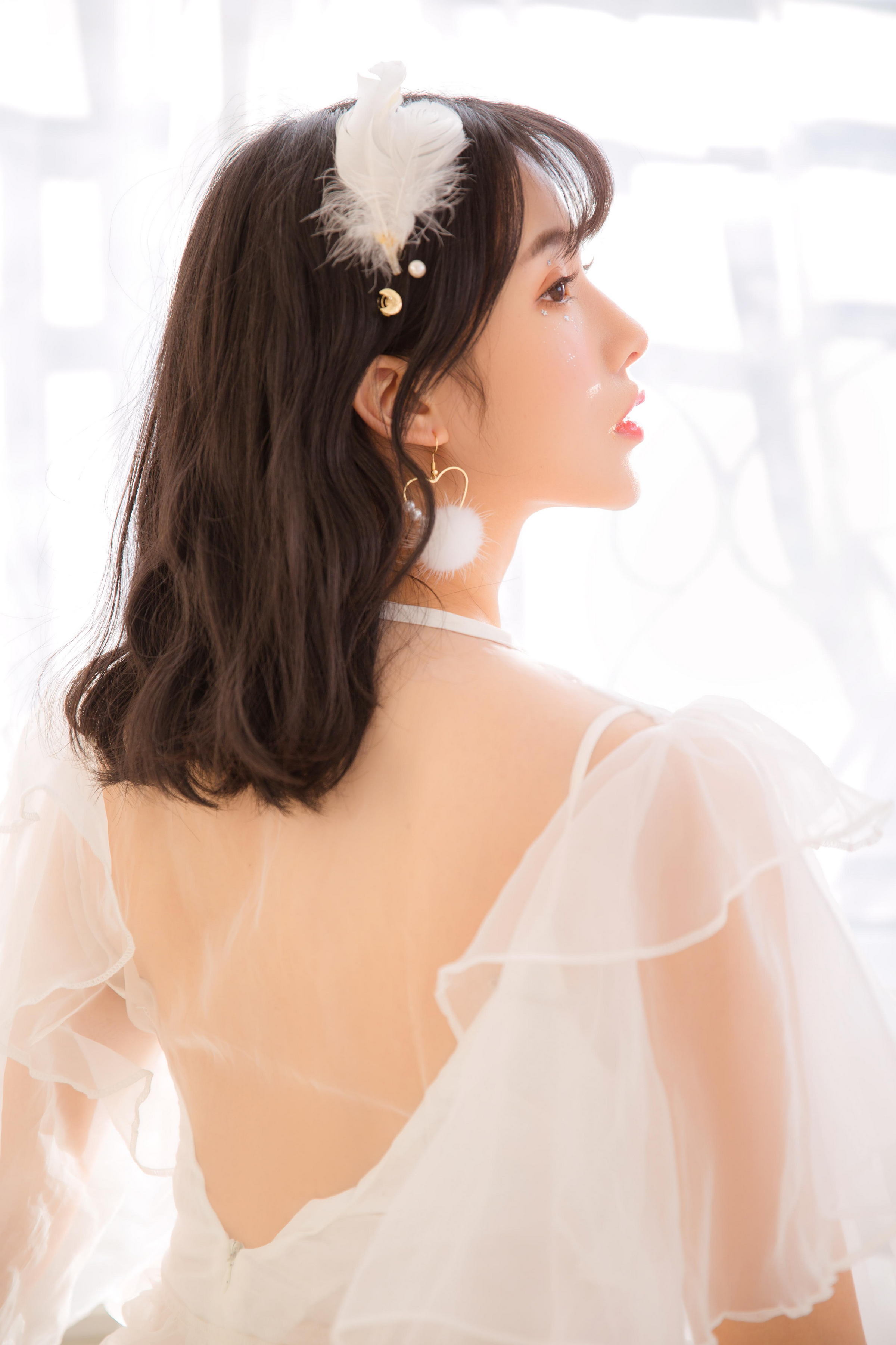 [YALAYI雅拉伊]2023.06.09 单纯美好 清纯居家少女 灰色毛衣加白色短裤与透视裸背连衣裙私房写真集第6张