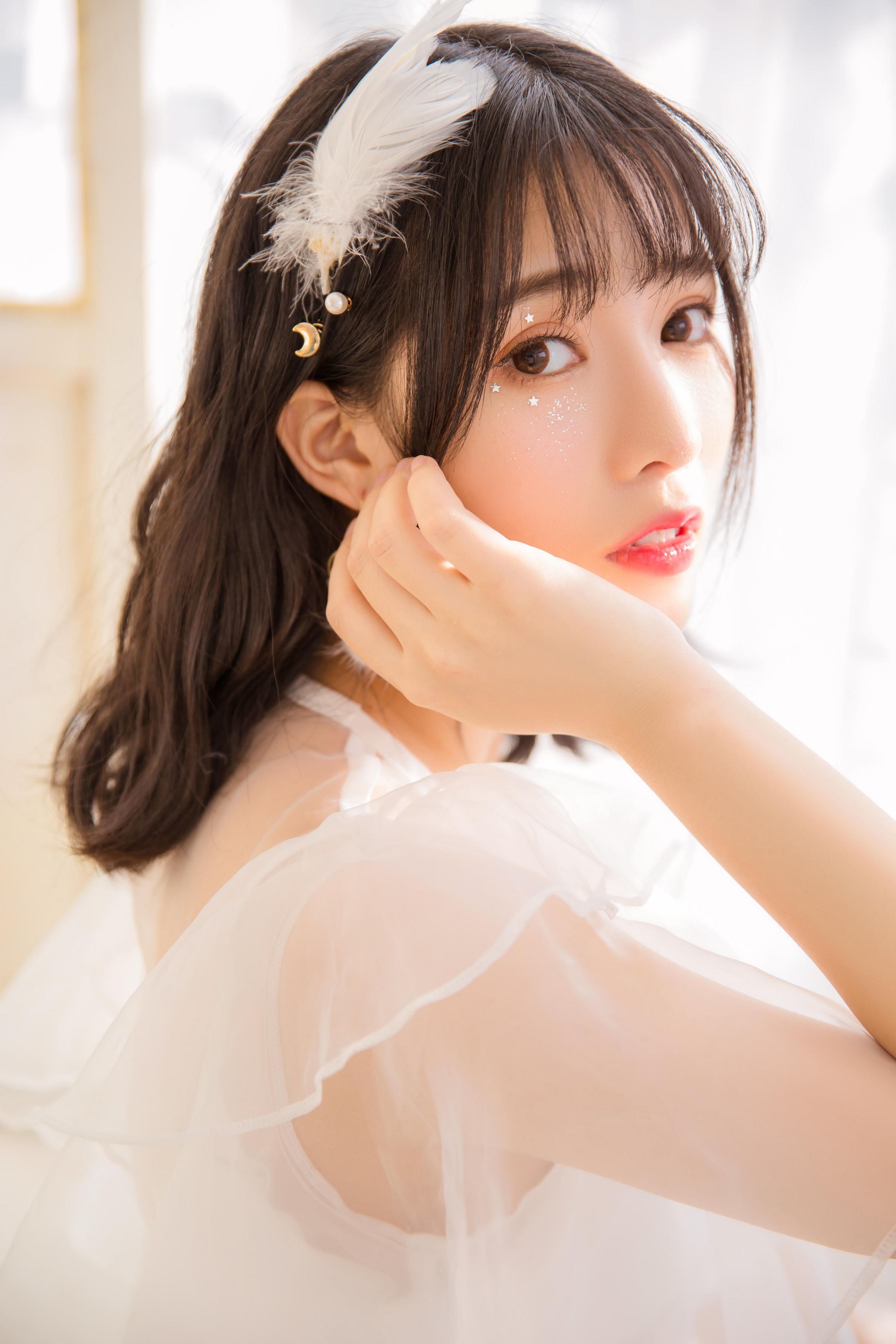 [YALAYI雅拉伊]2023.06.09 单纯美好 清纯居家少女 灰色毛衣加白色短裤与透视裸背连衣裙私房写真集第6张