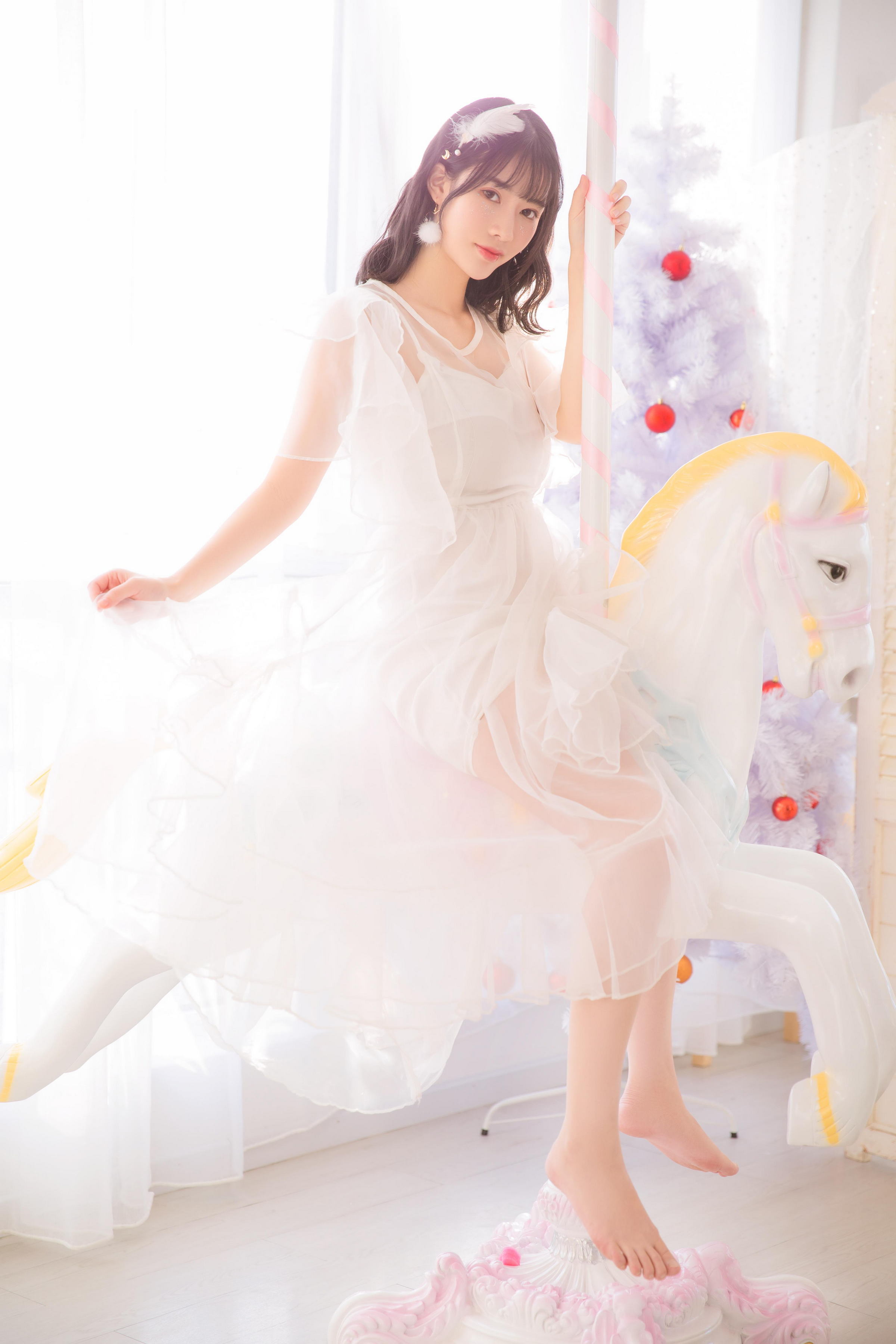 [YALAYI雅拉伊]2023.06.09 单纯美好 清纯居家少女 灰色毛衣加白色短裤与透视裸背连衣裙私房写真集第8张