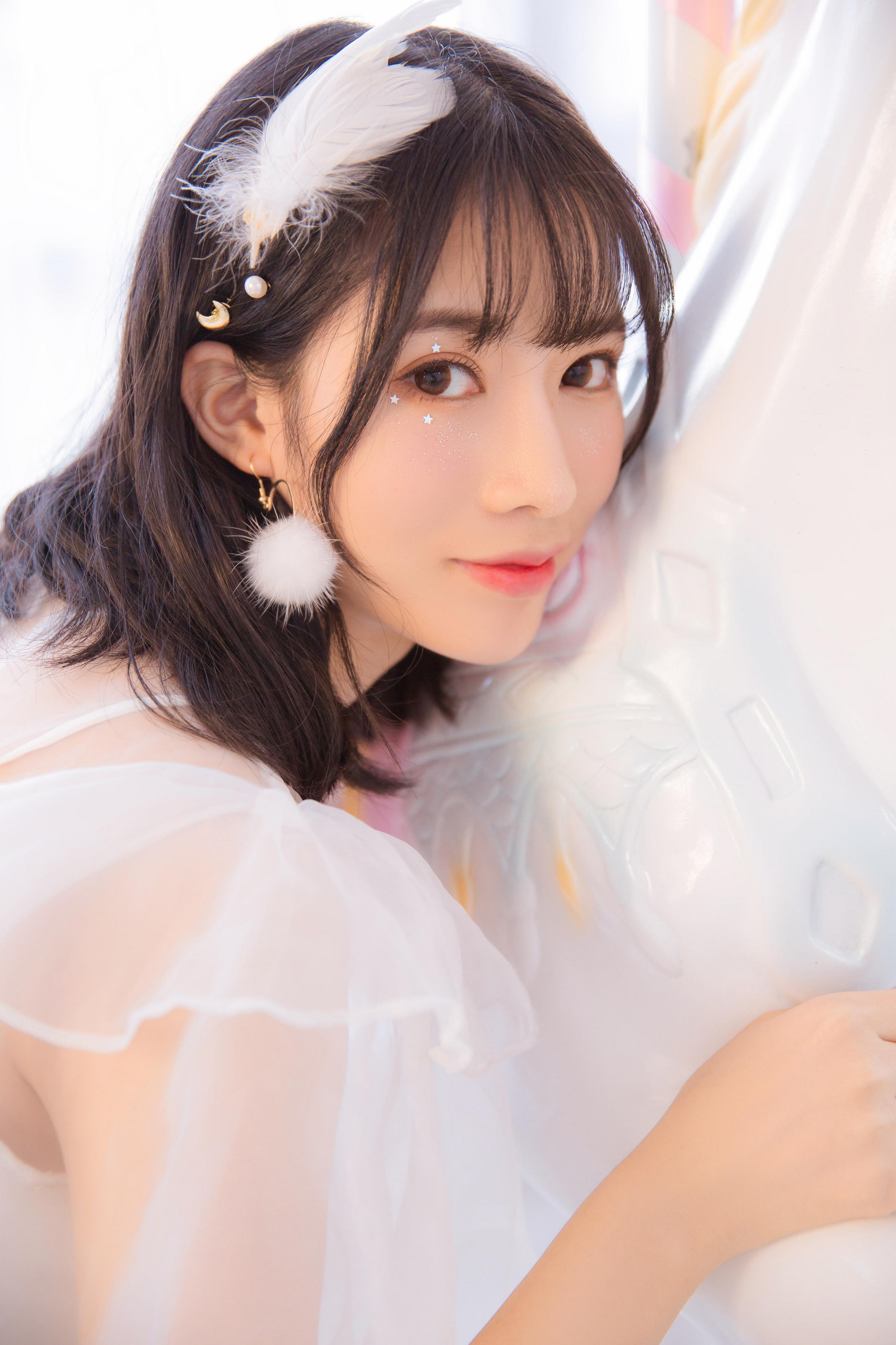 [YALAYI雅拉伊]2023.06.09 单纯美好 清纯居家少女 灰色毛衣加白色短裤与透视裸背连衣裙私房写真集第9张