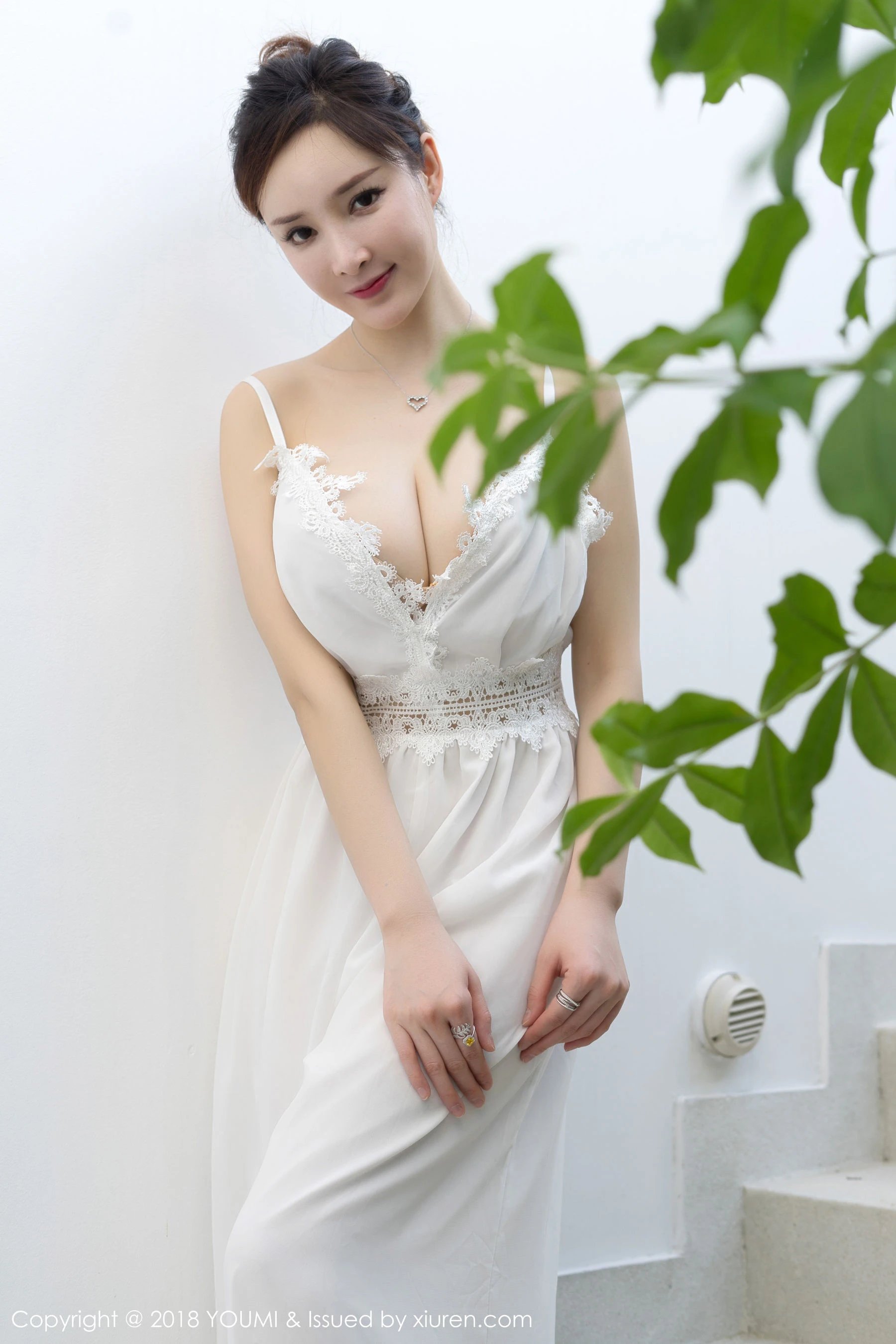  土肥圆矮挫丑黑穷《丝袜魅惑》 尤蜜荟YouMi Vol.168第3张